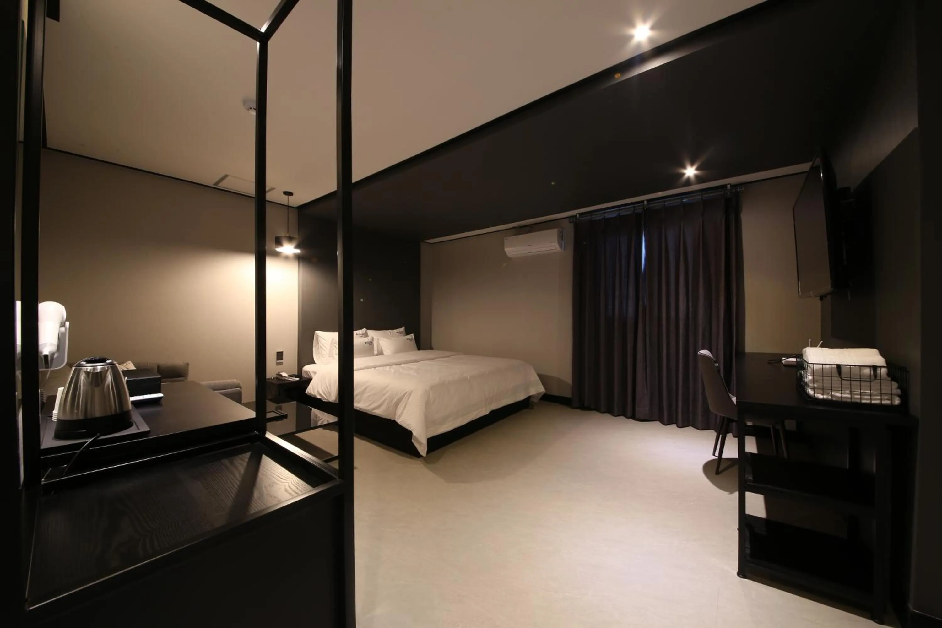 Bed in Almond Hotel Gupo Station