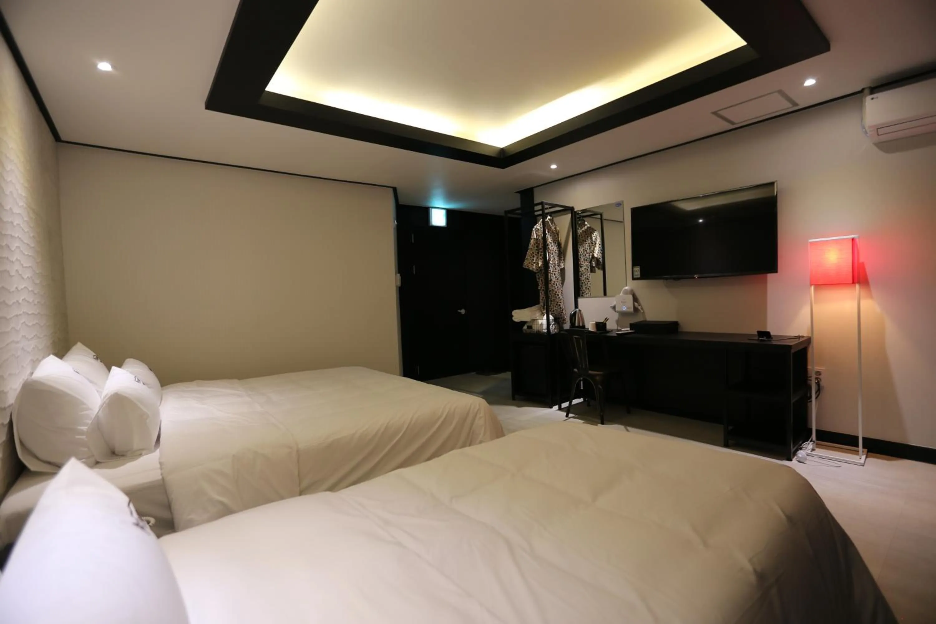 Bed in Almond Hotel Gupo Station