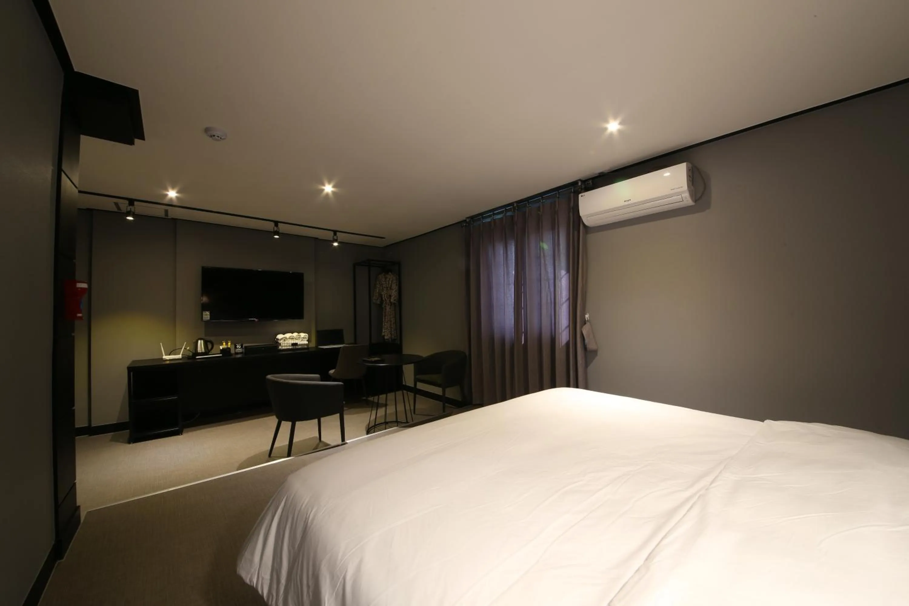 Bed in Almond Hotel Gupo Station