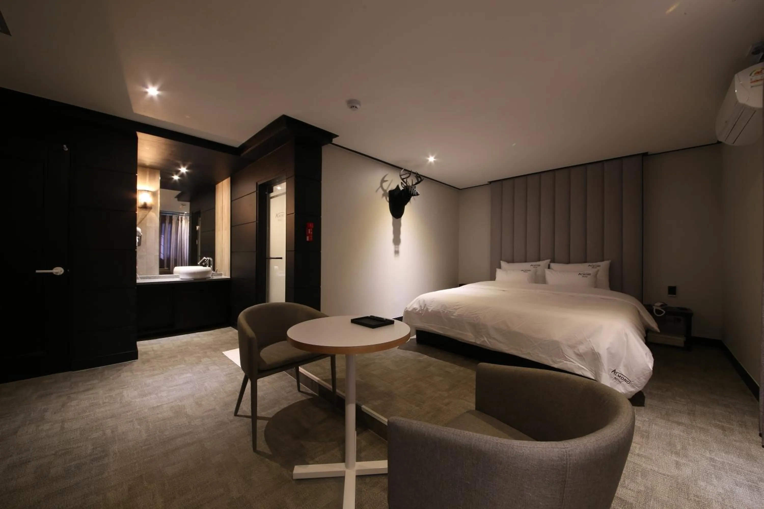 Bed in Almond Hotel Gupo Station