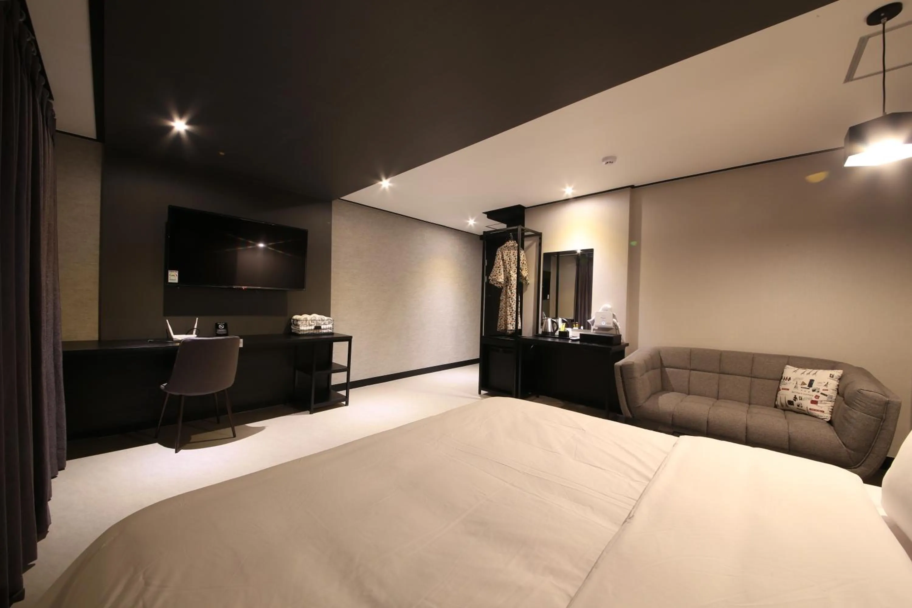 Bed in Almond Hotel Gupo Station