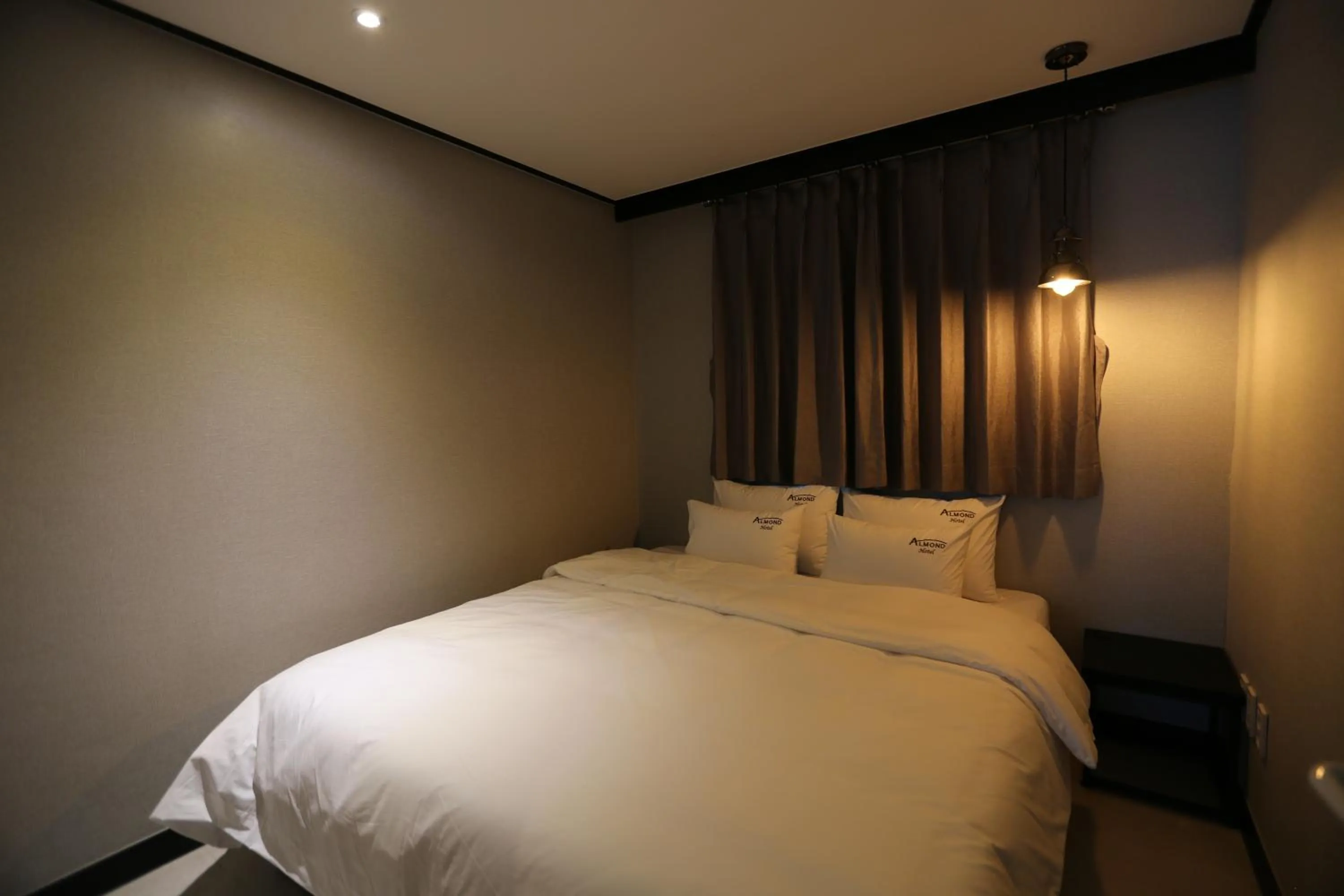 Bed in Almond Hotel Gupo Station