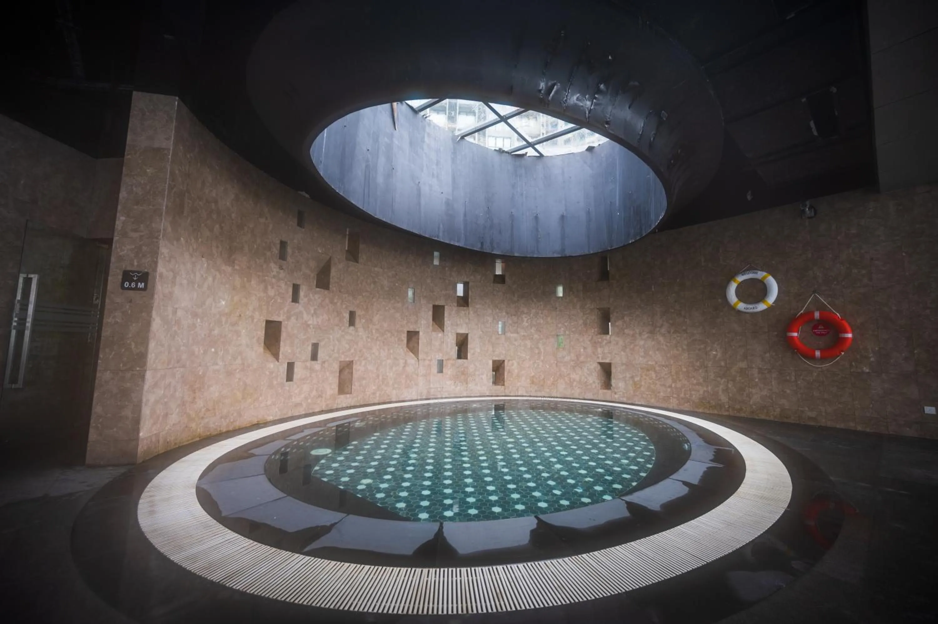 Swimming pool in Genting Grandeur Suite - Ion D'elemen