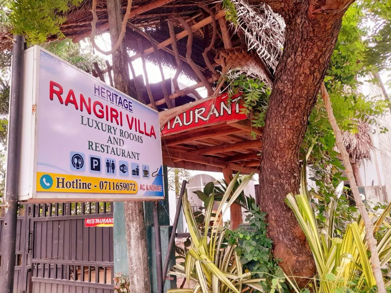 Restaurant/places to eat in Heritage Rangiri Villa