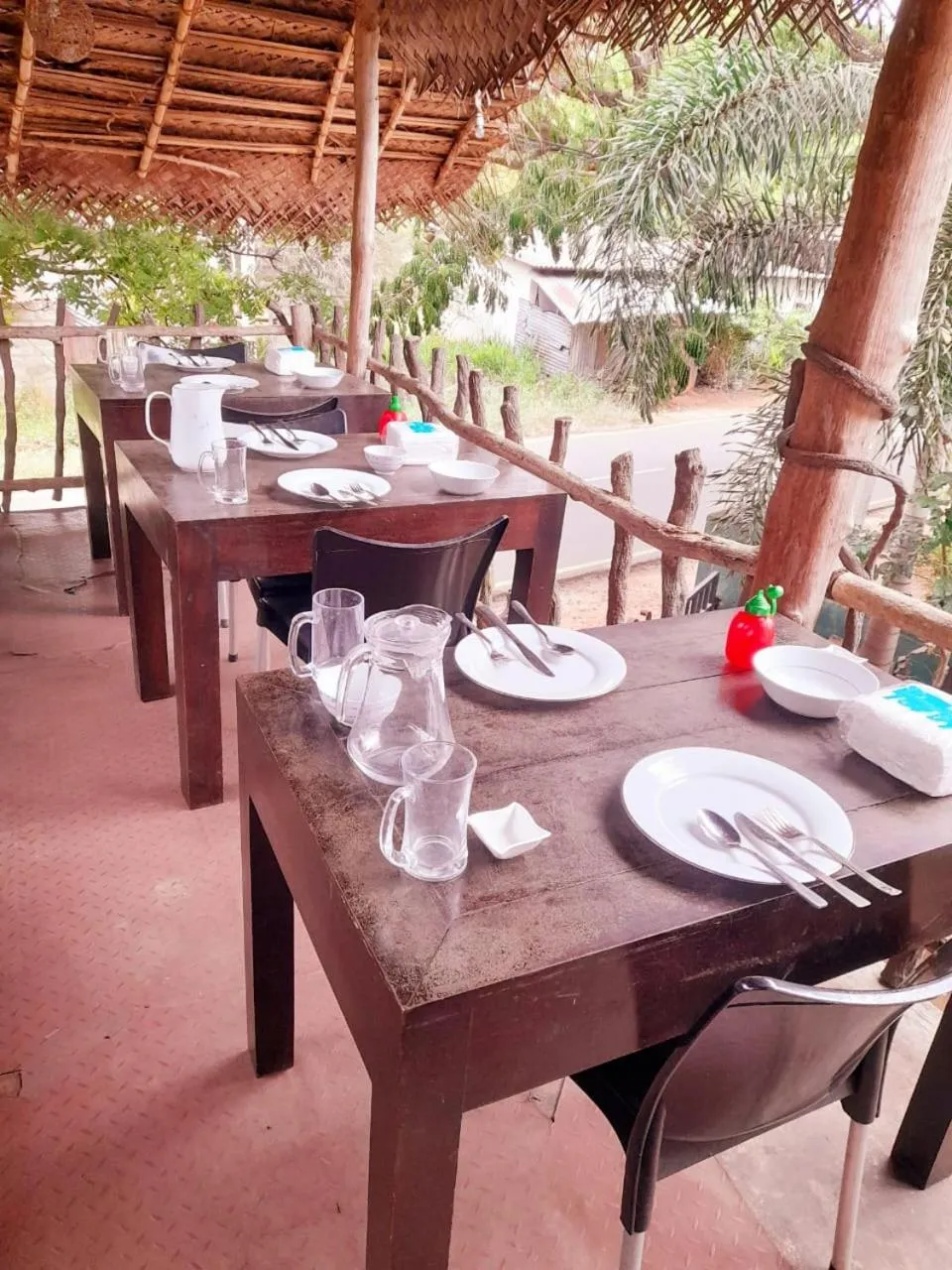 Restaurant/places to eat in Heritage Rangiri Villa