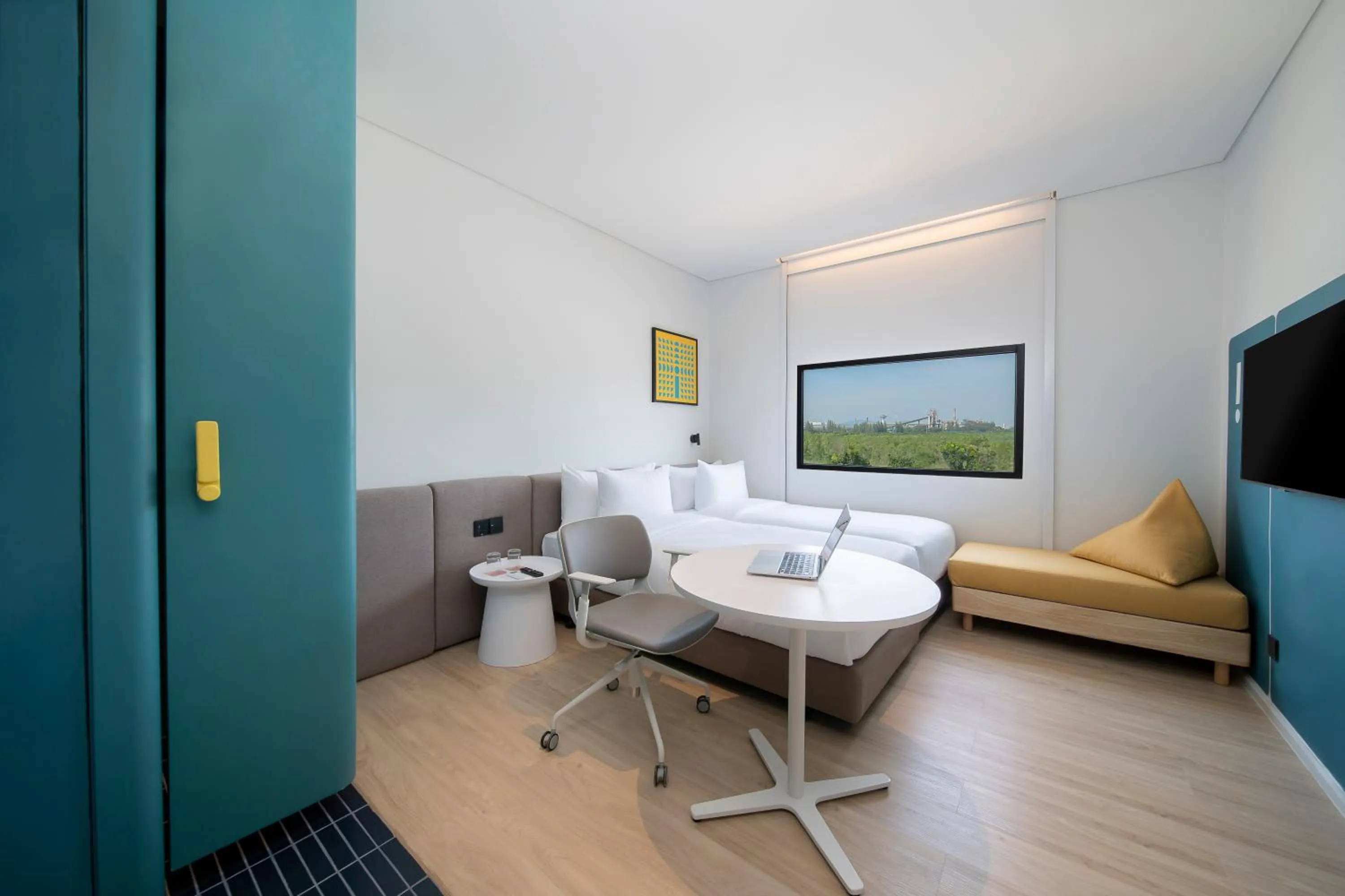 Bed in GO Hotel Si Racha at Central Si Racha