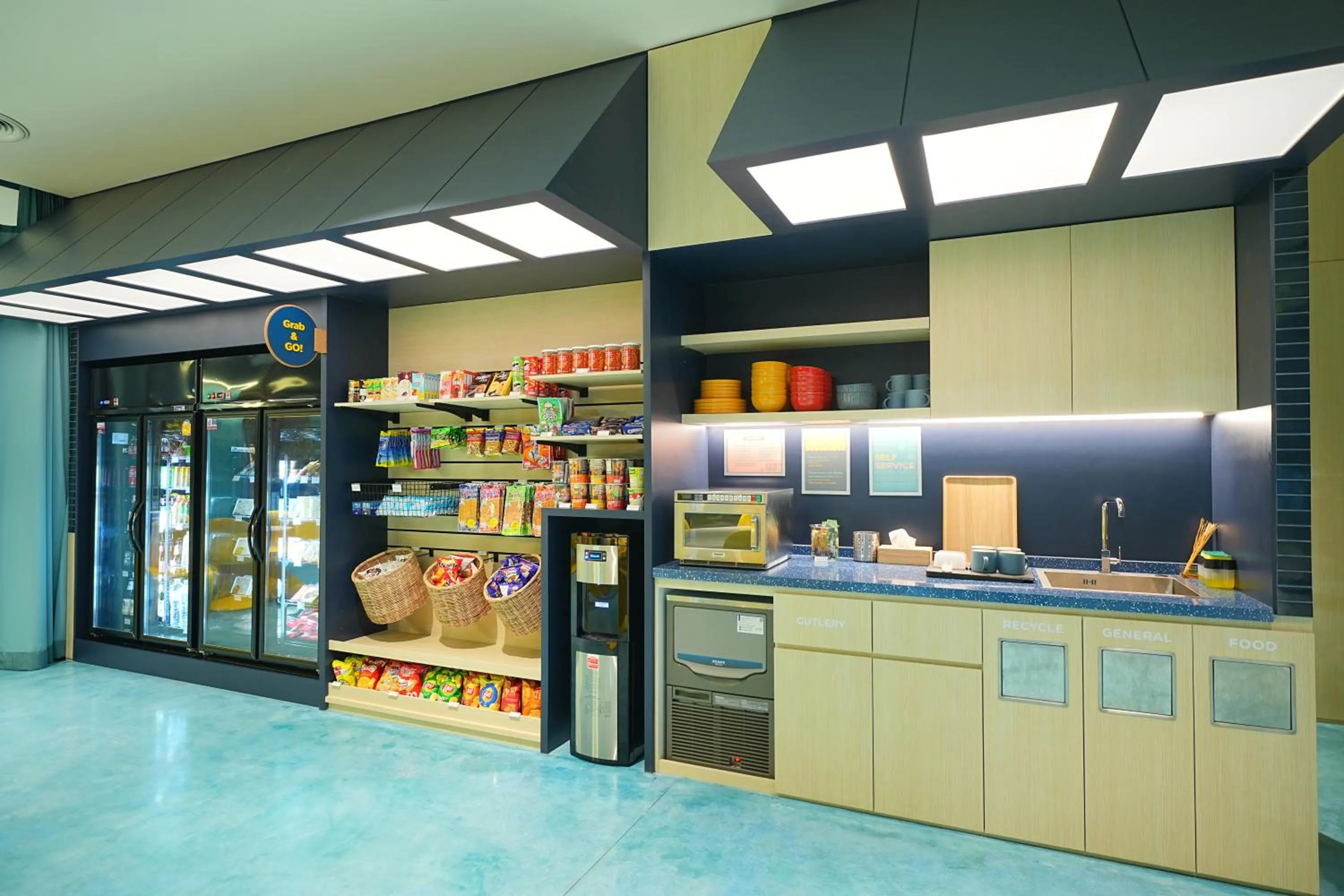 Lounge or bar in GO Hotel Si Racha at Central Si Racha