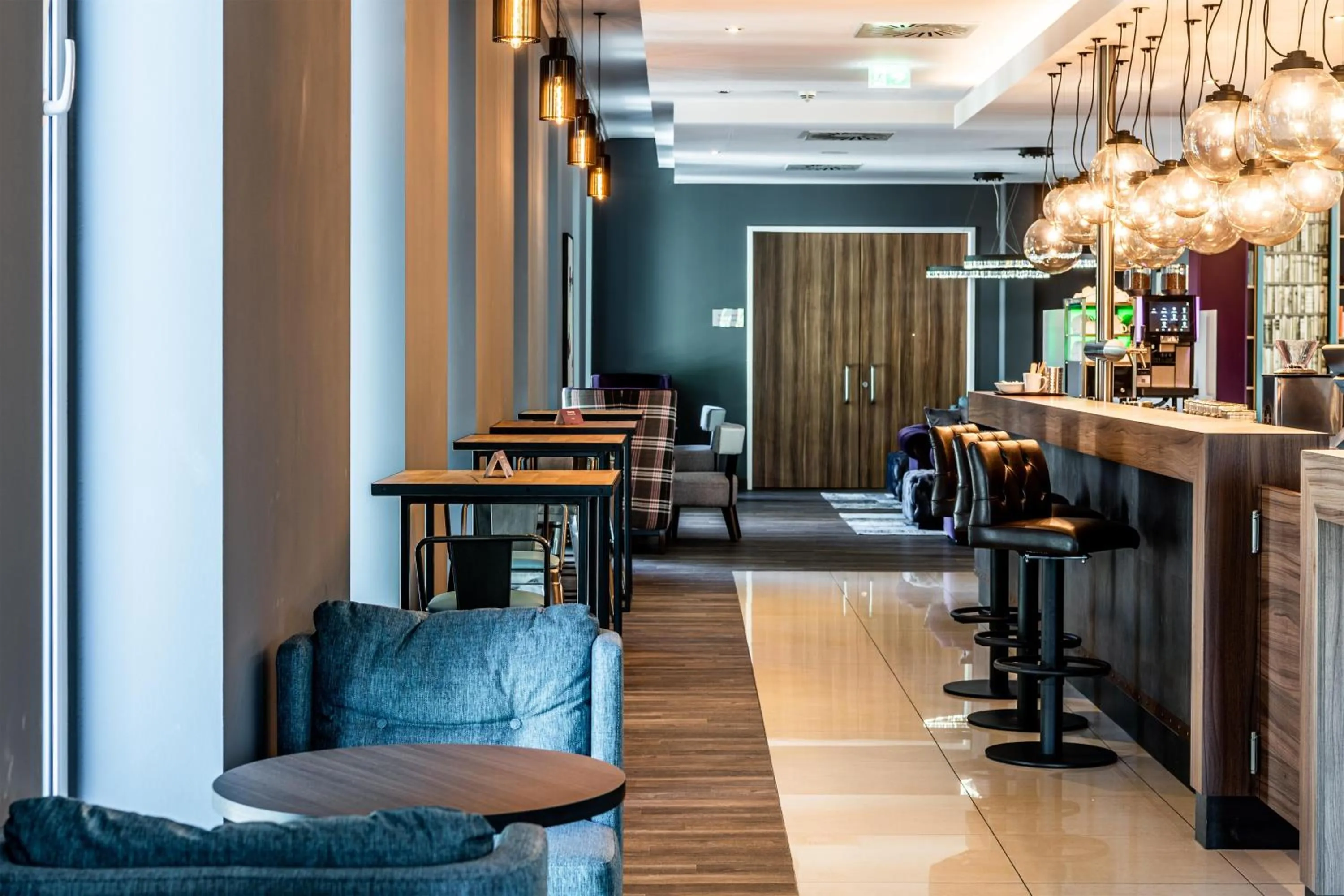Lounge or bar in Premier Inn Heidelberg City Centre