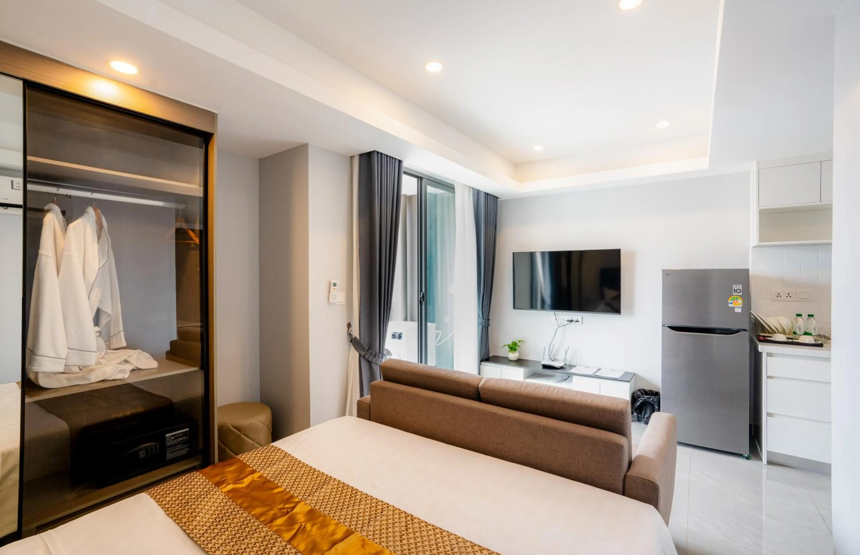 TV and multimedia, Bed in Parc21 Luxury Boutique Hotel