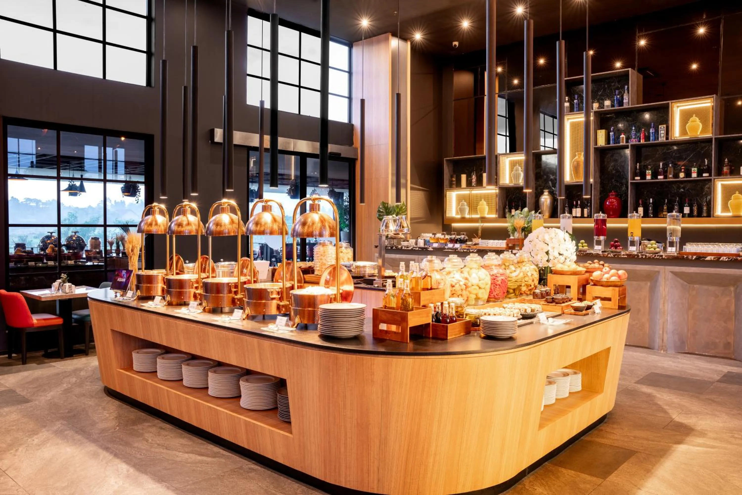 Restaurant/places to eat in Aston Serang Hotel & Convention Center