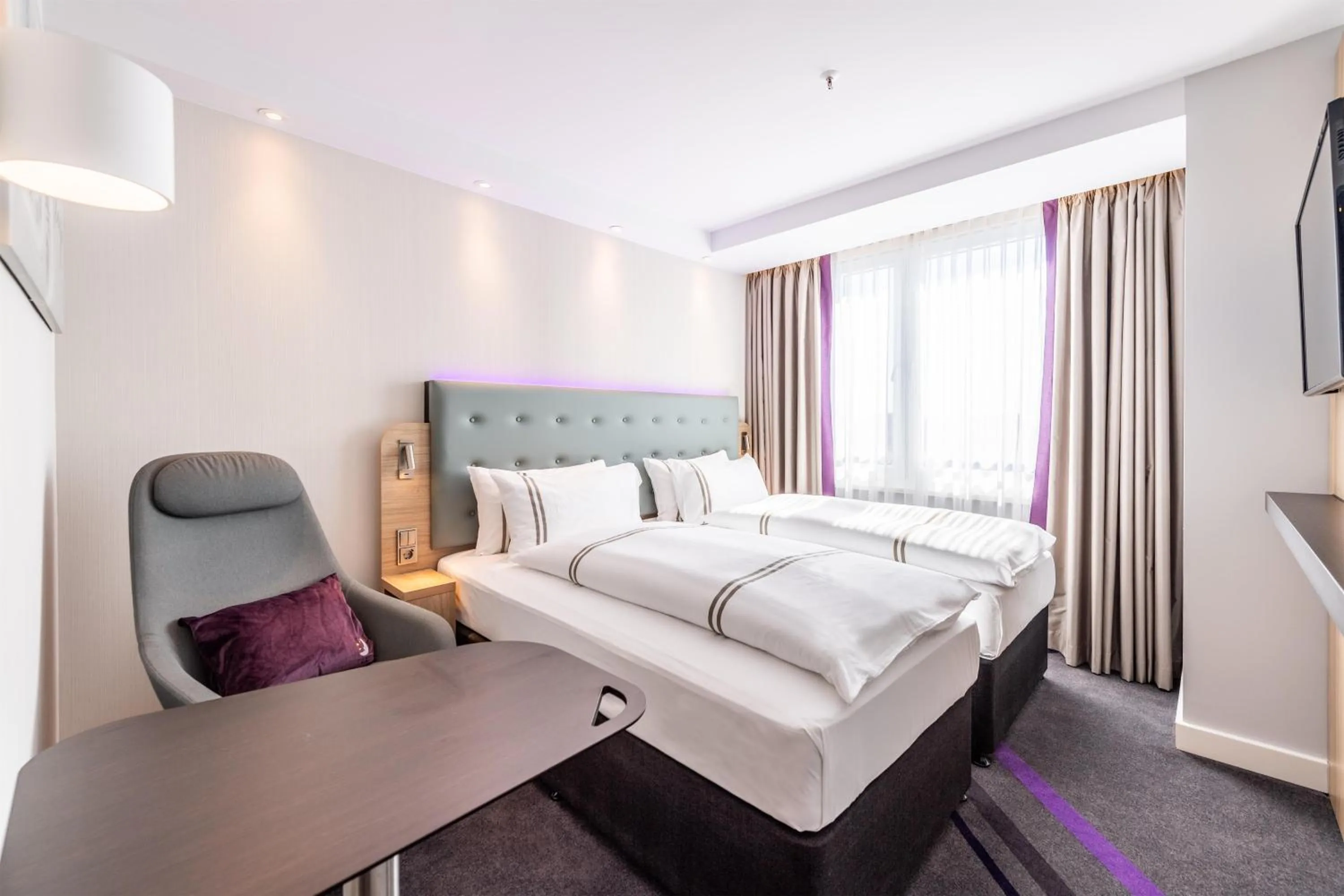 Bedroom, Bed in Premier Inn Köln City Süd