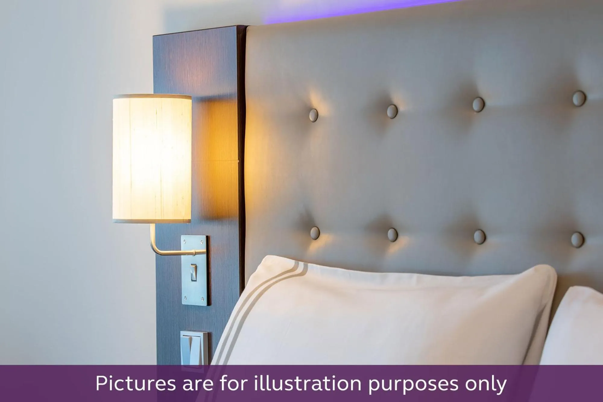 Photo of the whole room, Bed in Holiday Inn Express Cologne - City Centre