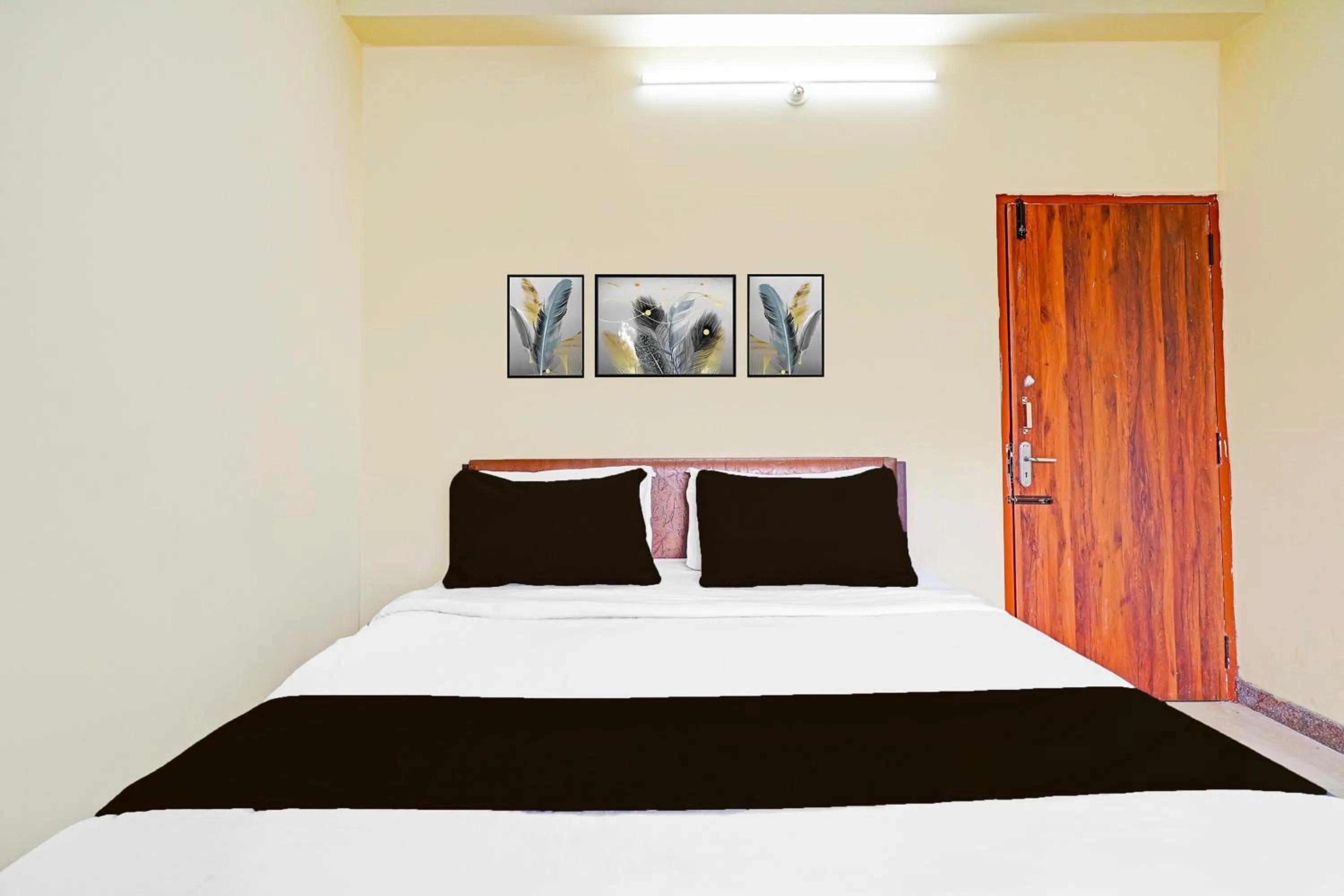 Bedroom, Bed in Super Hotel O Srigandhakavalu formerly Chamundeshwari Lodging