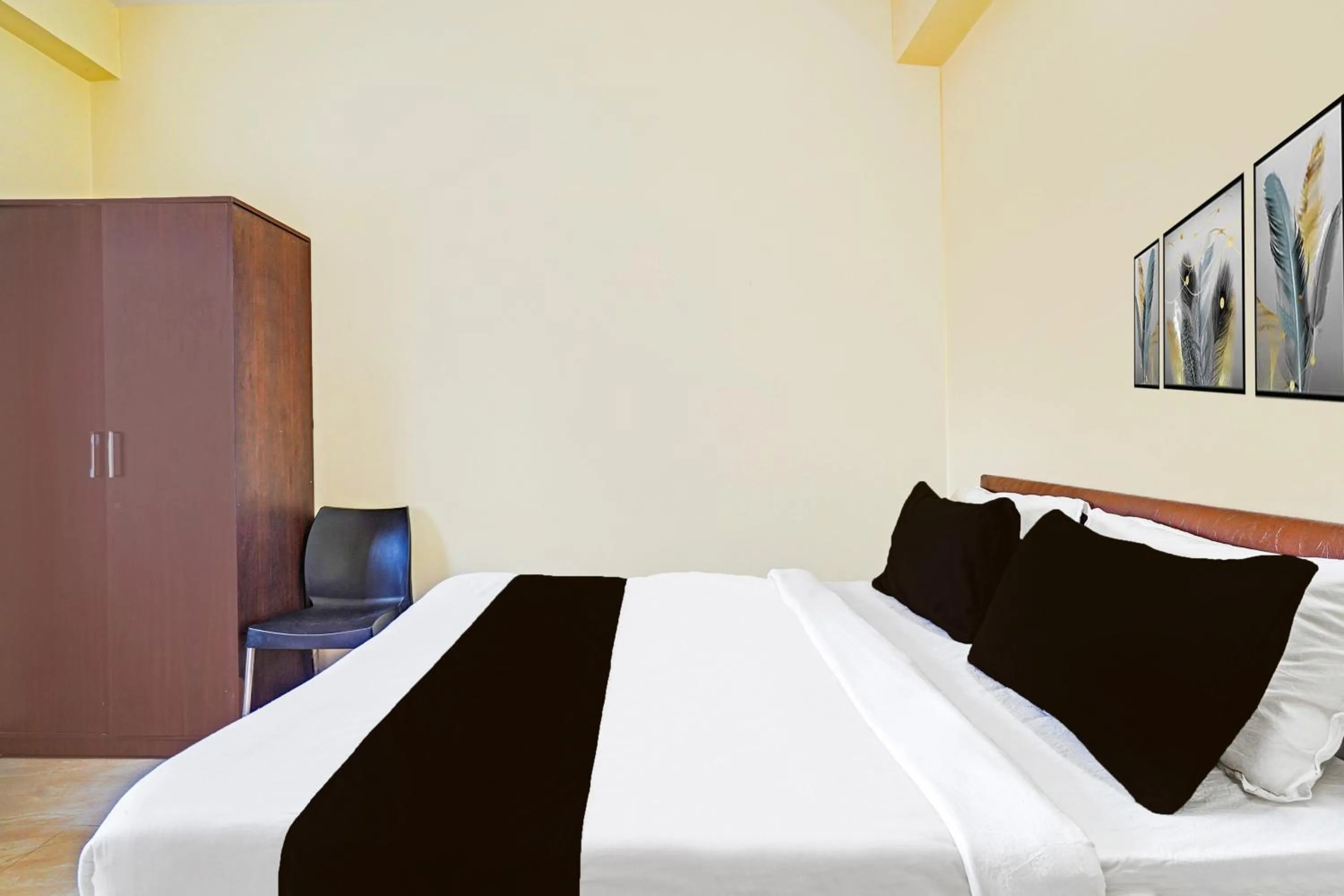 Bedroom, Bed in Super Hotel O Srigandhakavalu formerly Chamundeshwari Lodging