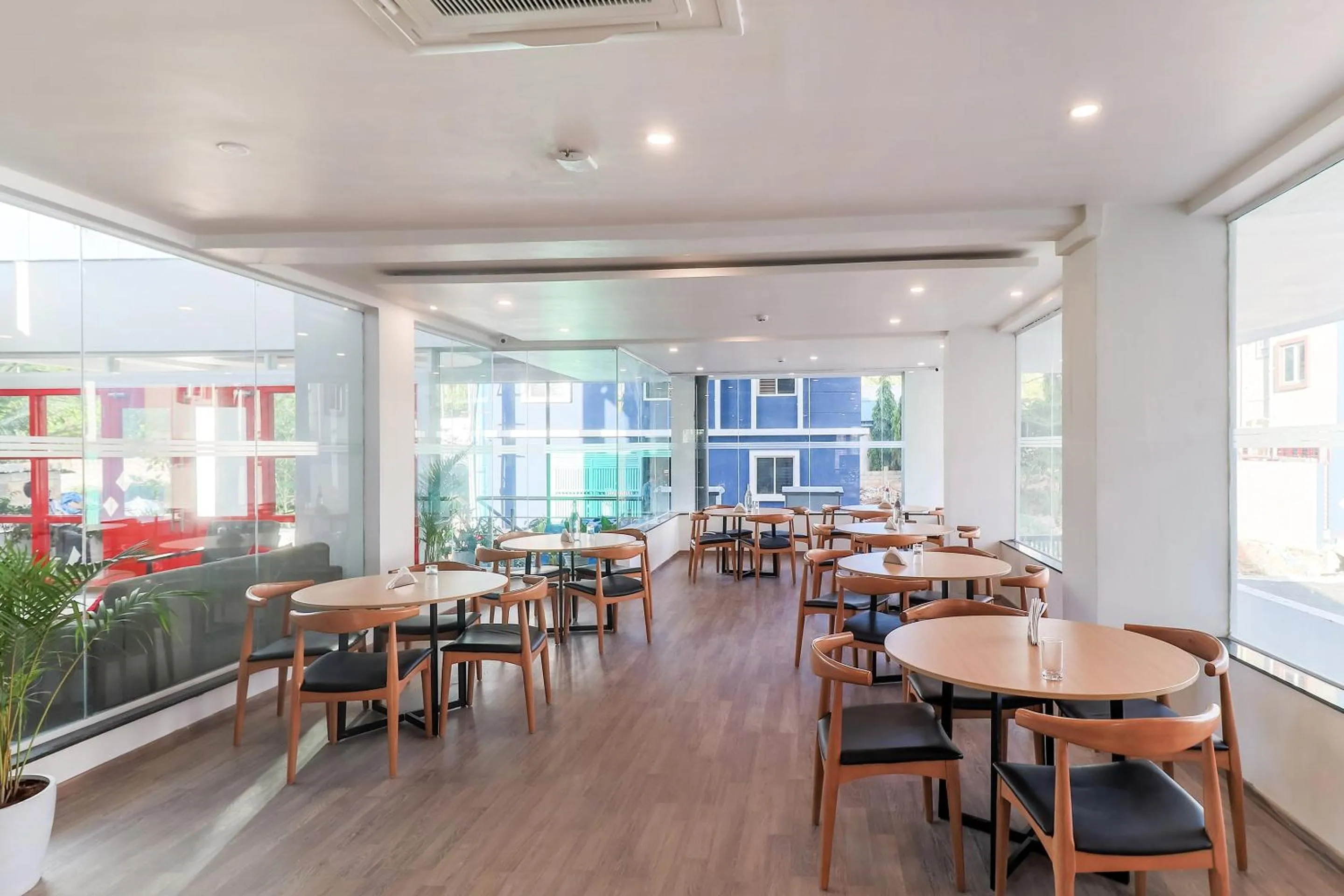Restaurant/places to eat in Super Townhouse Reva College University