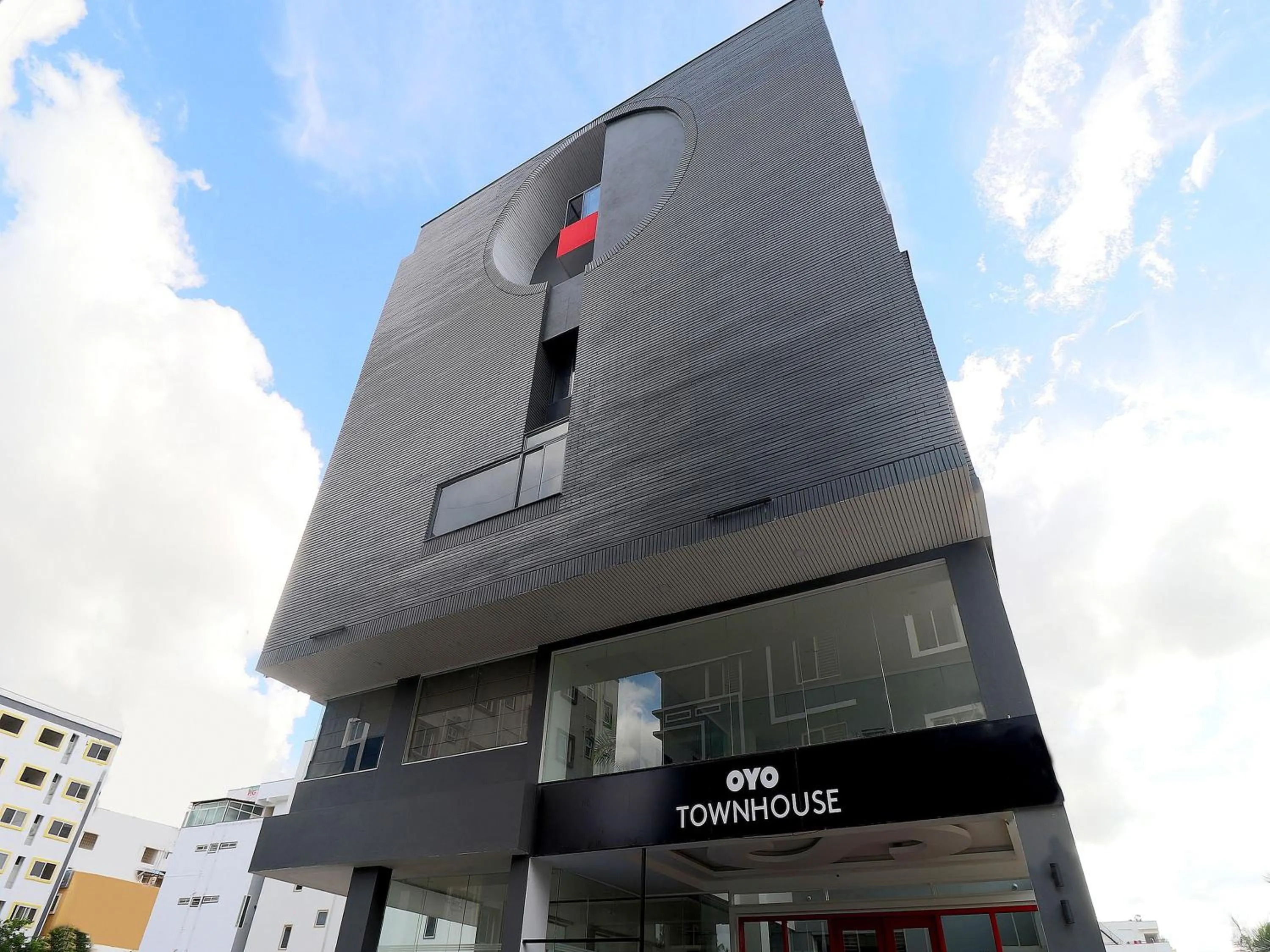 Facade/entrance in Super Townhouse Reva College University