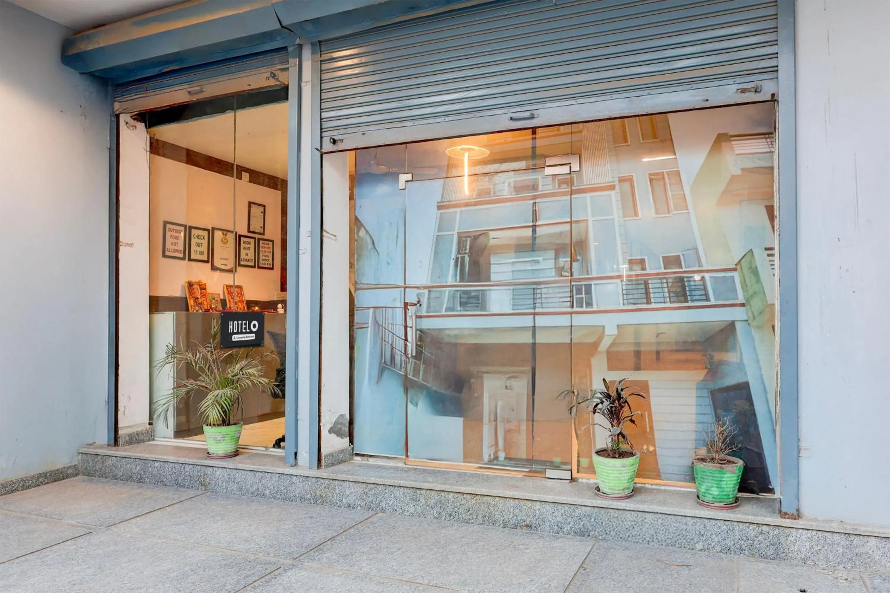 Facade/entrance in Super Hotel O Alipur Narela