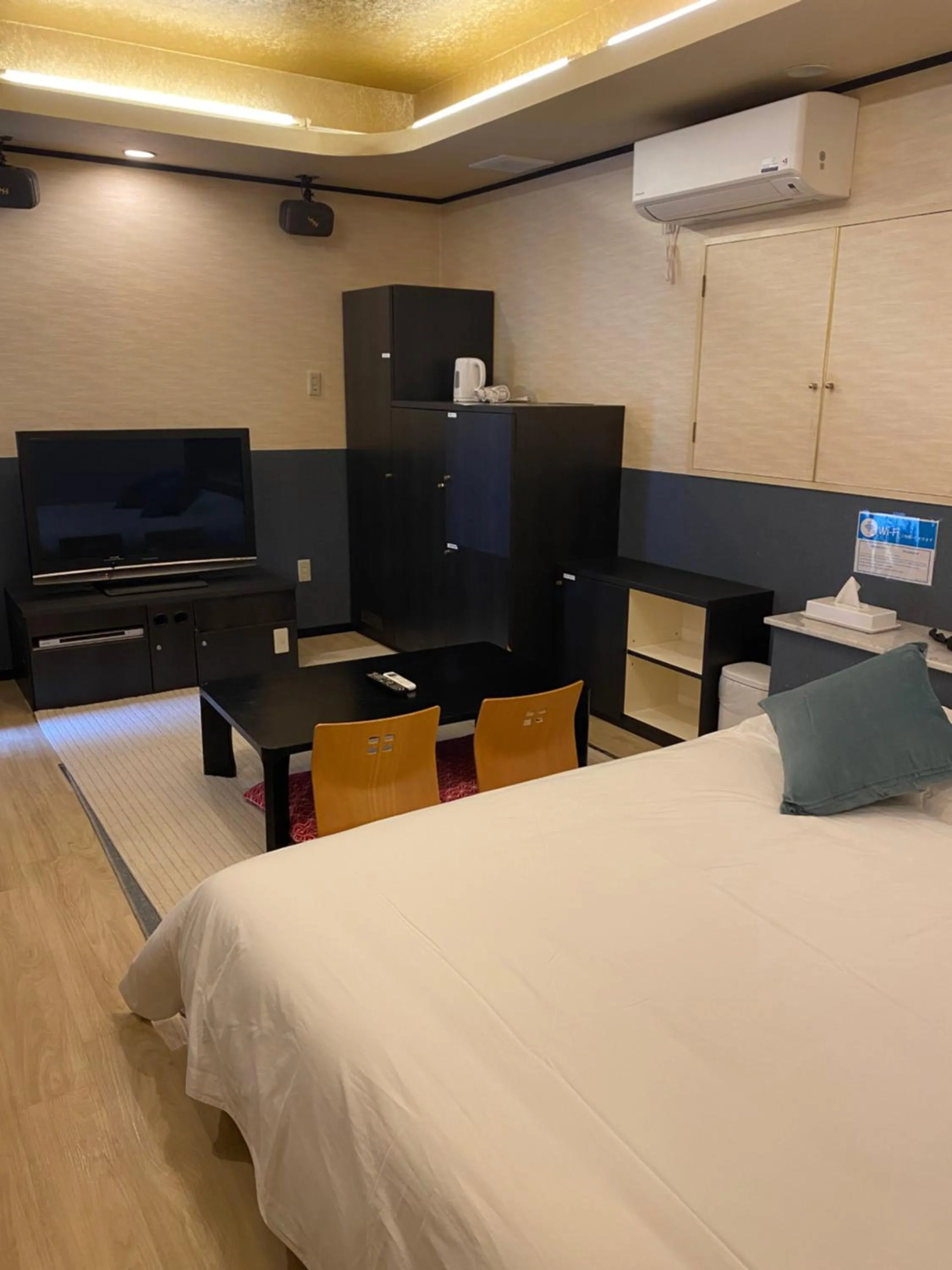 Bed in Hotel Takao Asile