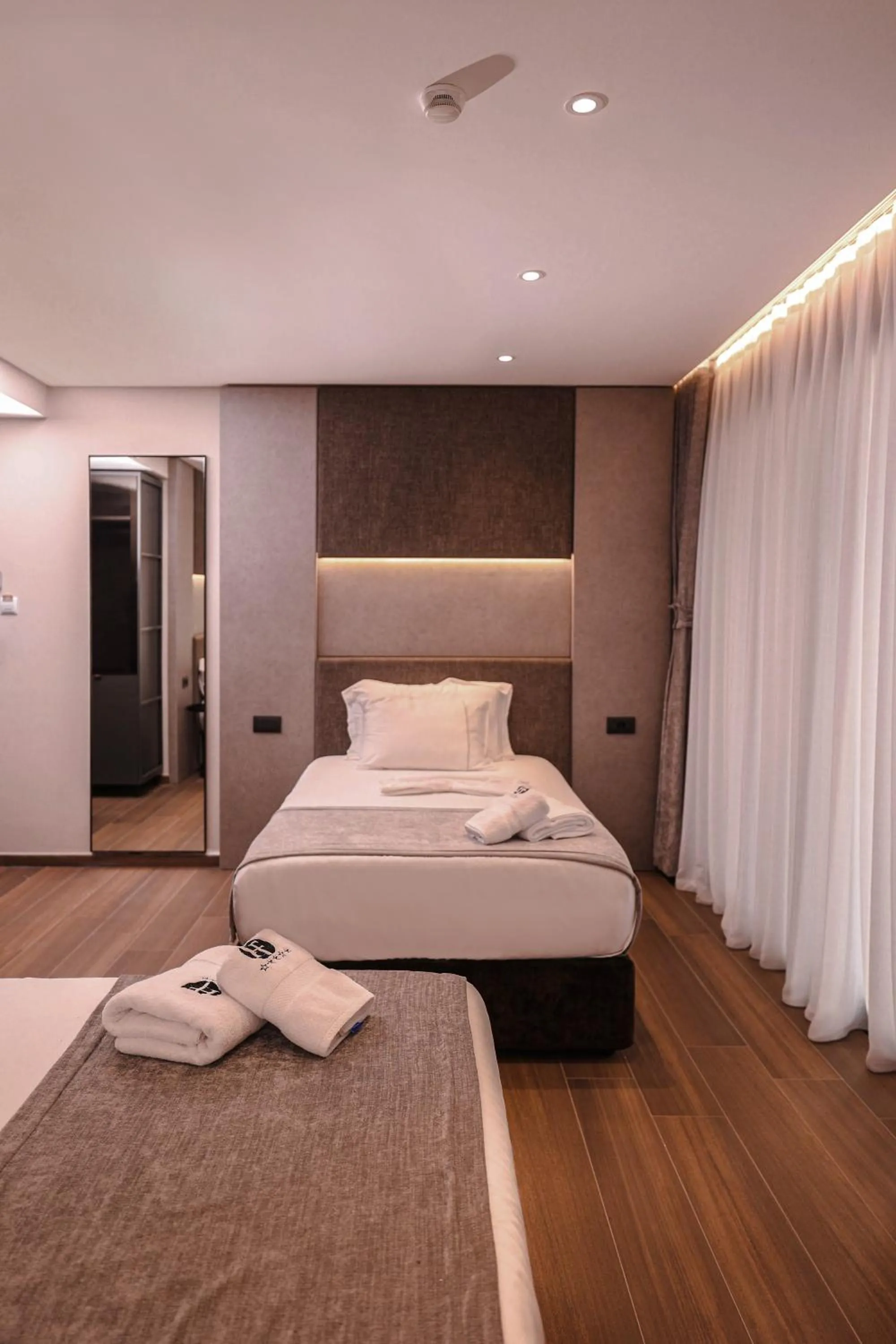 Deluxe Triple Room with Sea View in Frojd Kune Resort & Beach Hotel