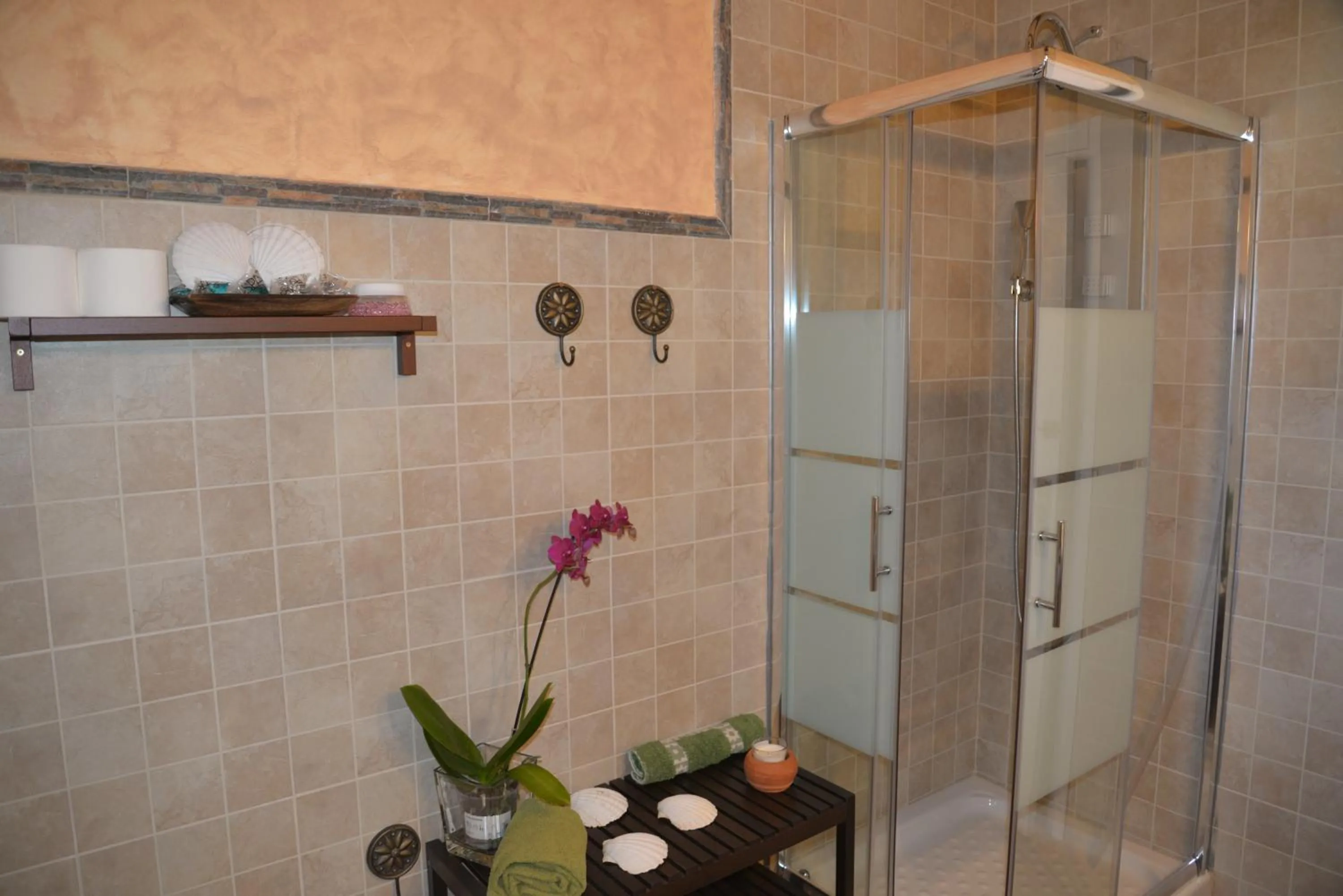 Bathroom in LA CASA DE GALAPAGAR ALOJAMIENTO SIETE PICOS