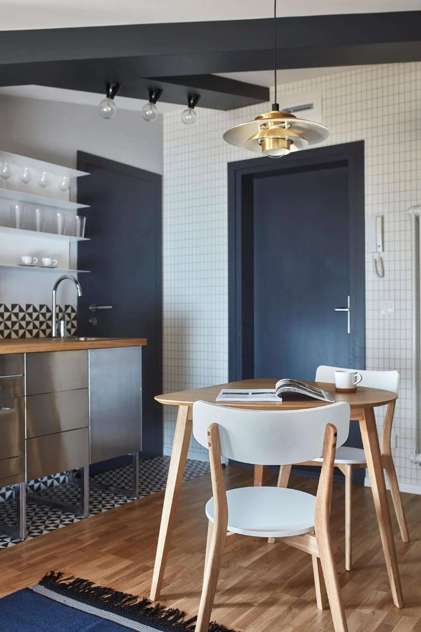 Kitchen or kitchenette in Bez Kantów Art Rooms