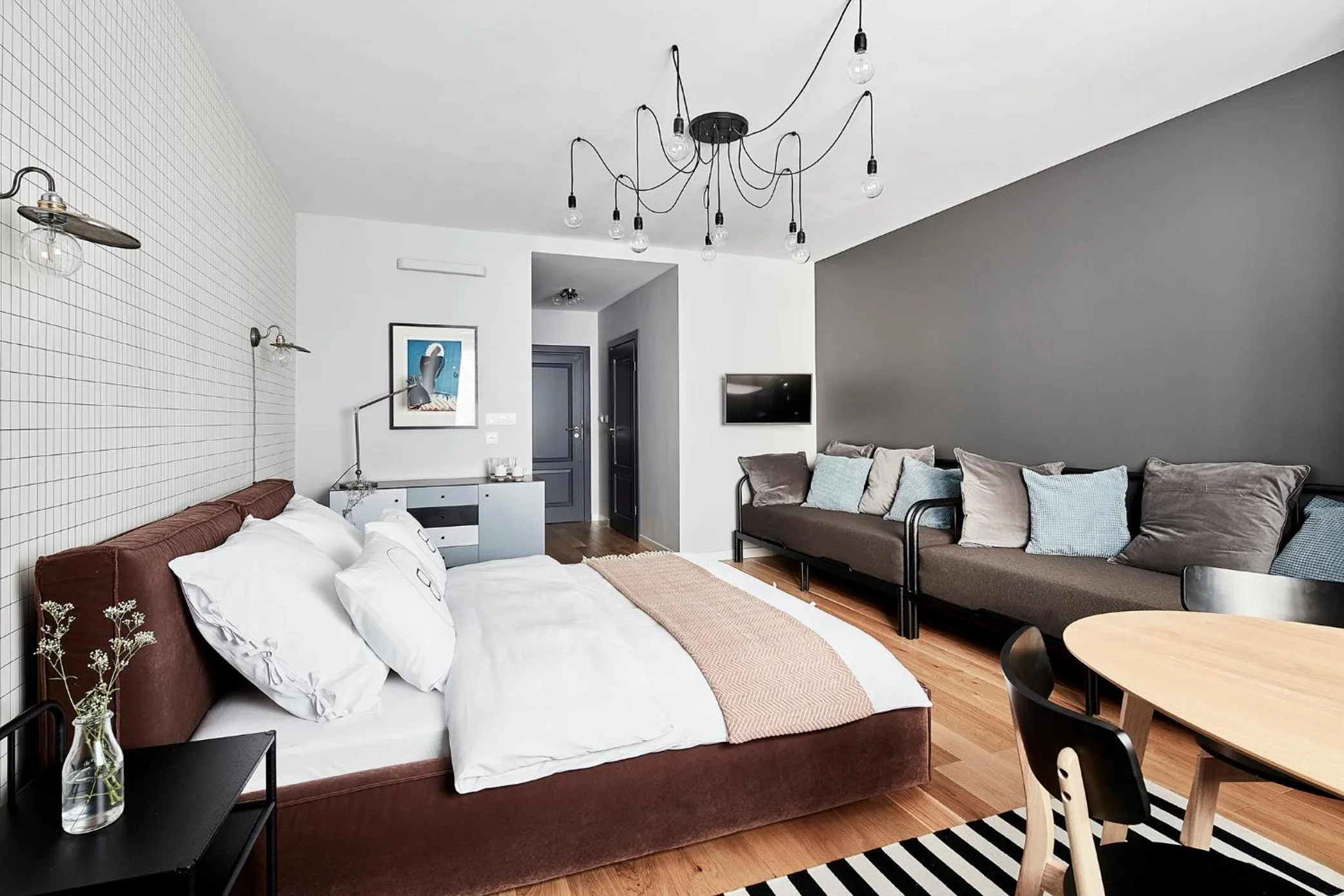 Bed in Bez Kantów Art Rooms