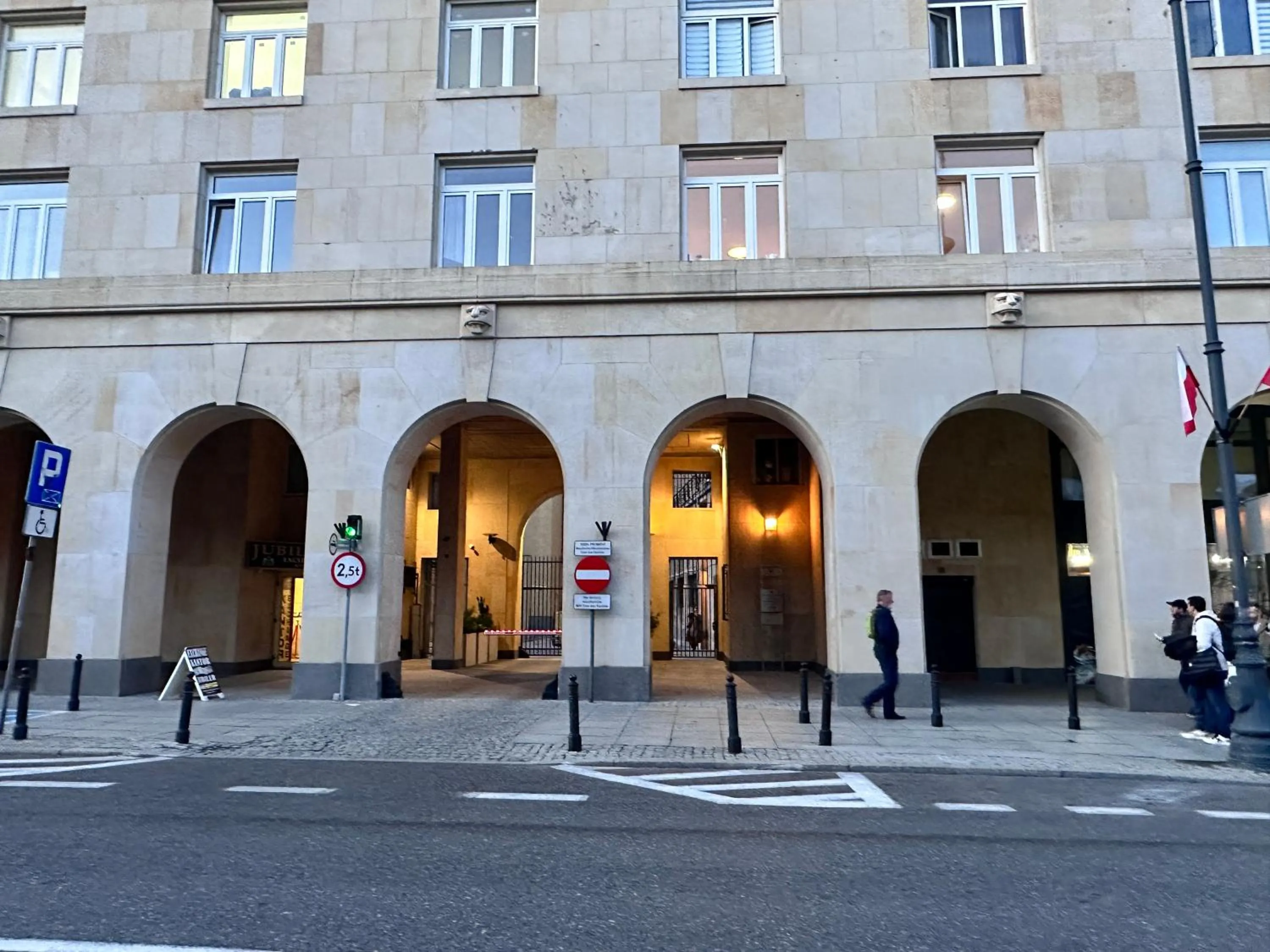 Property building in Bez Kantów Art Rooms