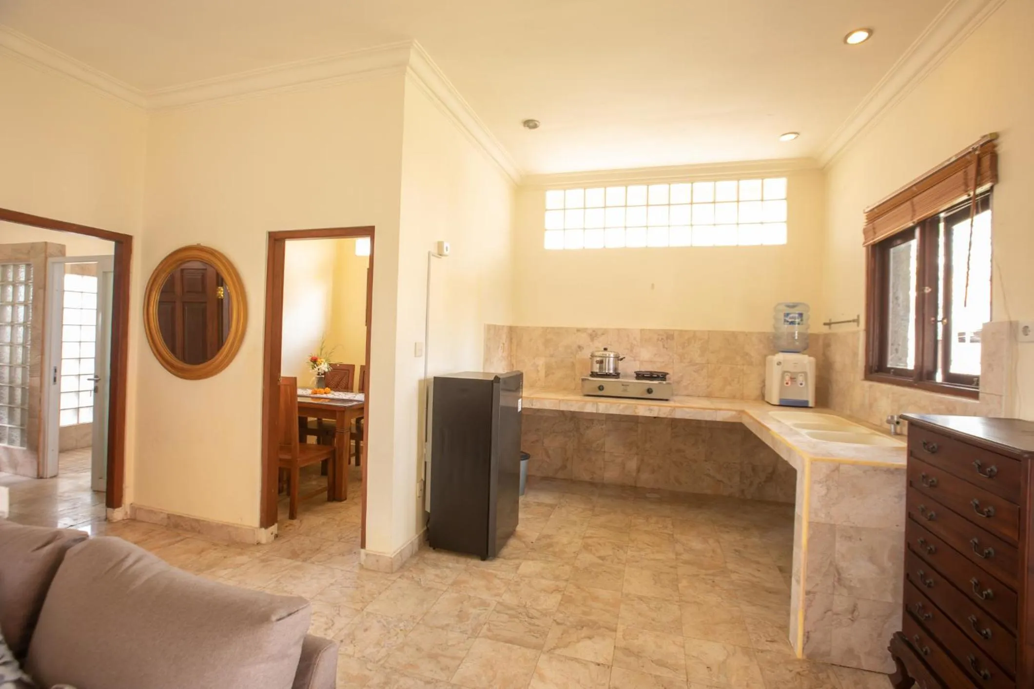 Kitchen or kitchenette in Arbathu Villa Ubud