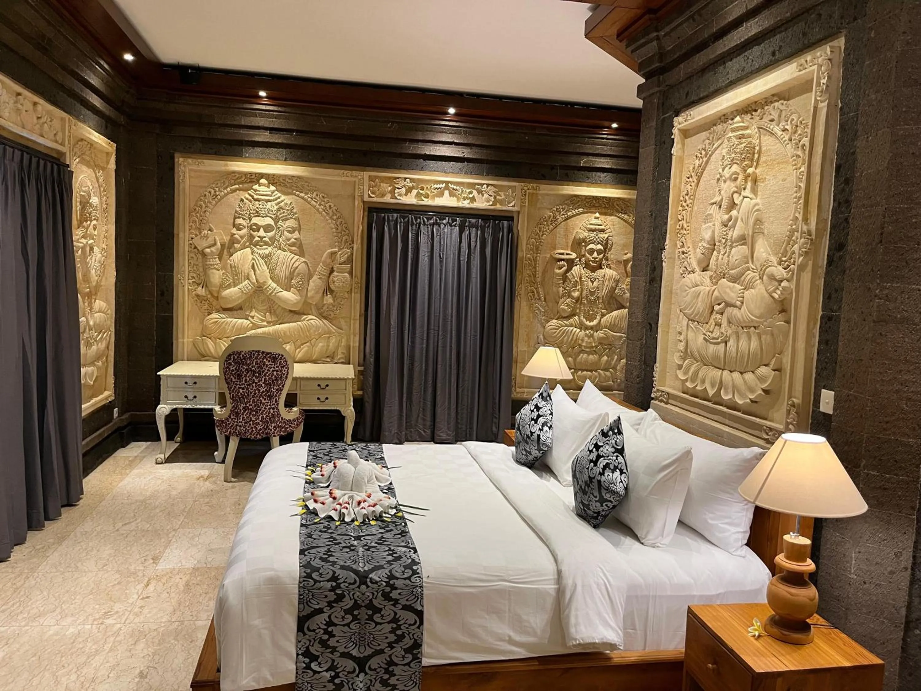 Photo of the whole room, Bed in Arbathu Villa Ubud