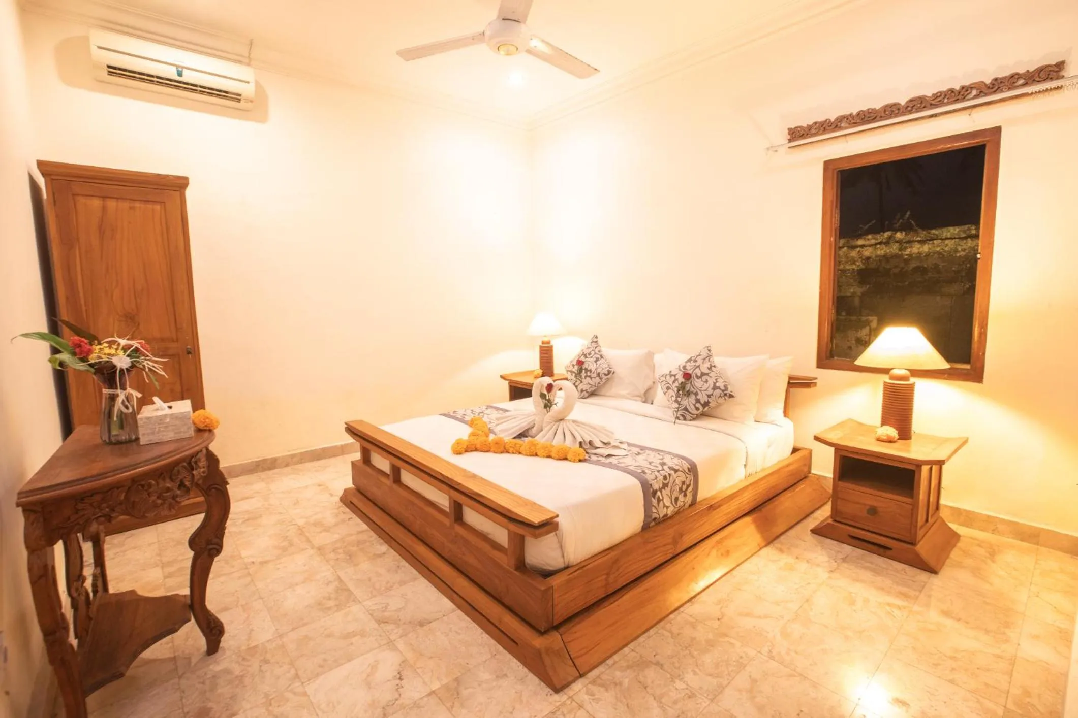 Bed in Arbathu Villa Ubud