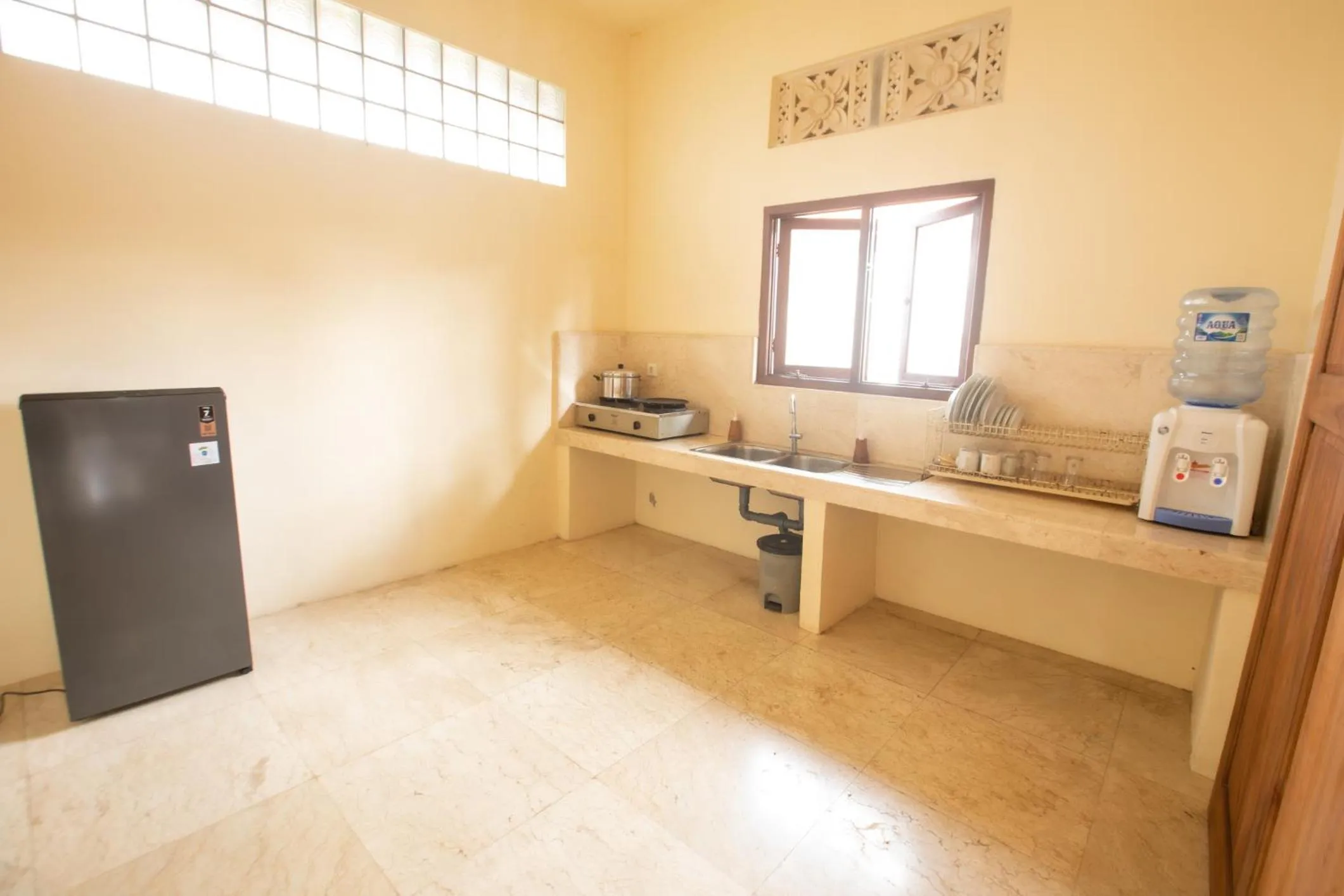 Kitchen or kitchenette in Arbathu Villa Ubud