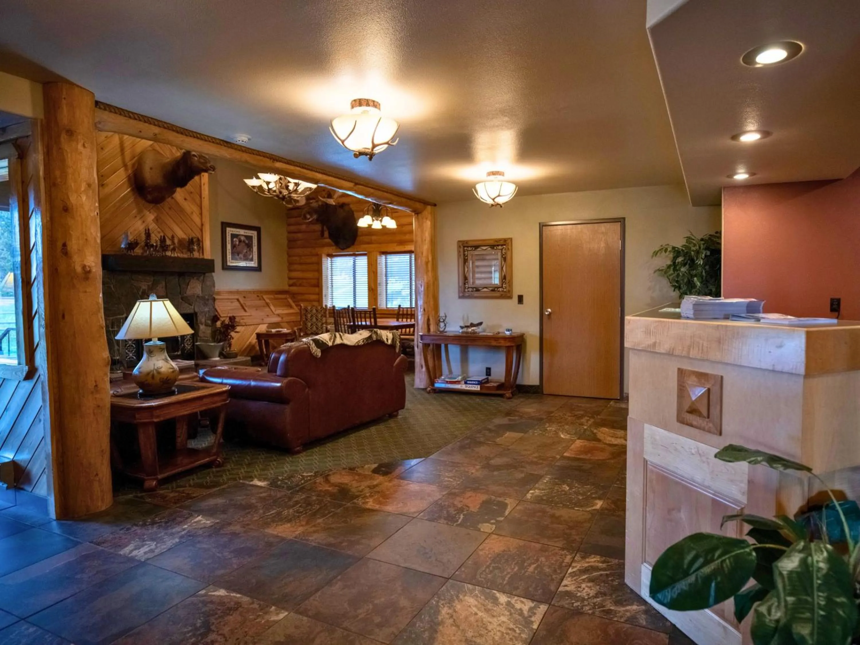 Lobby or reception in Super 8 by Wyndham West Yellowstone