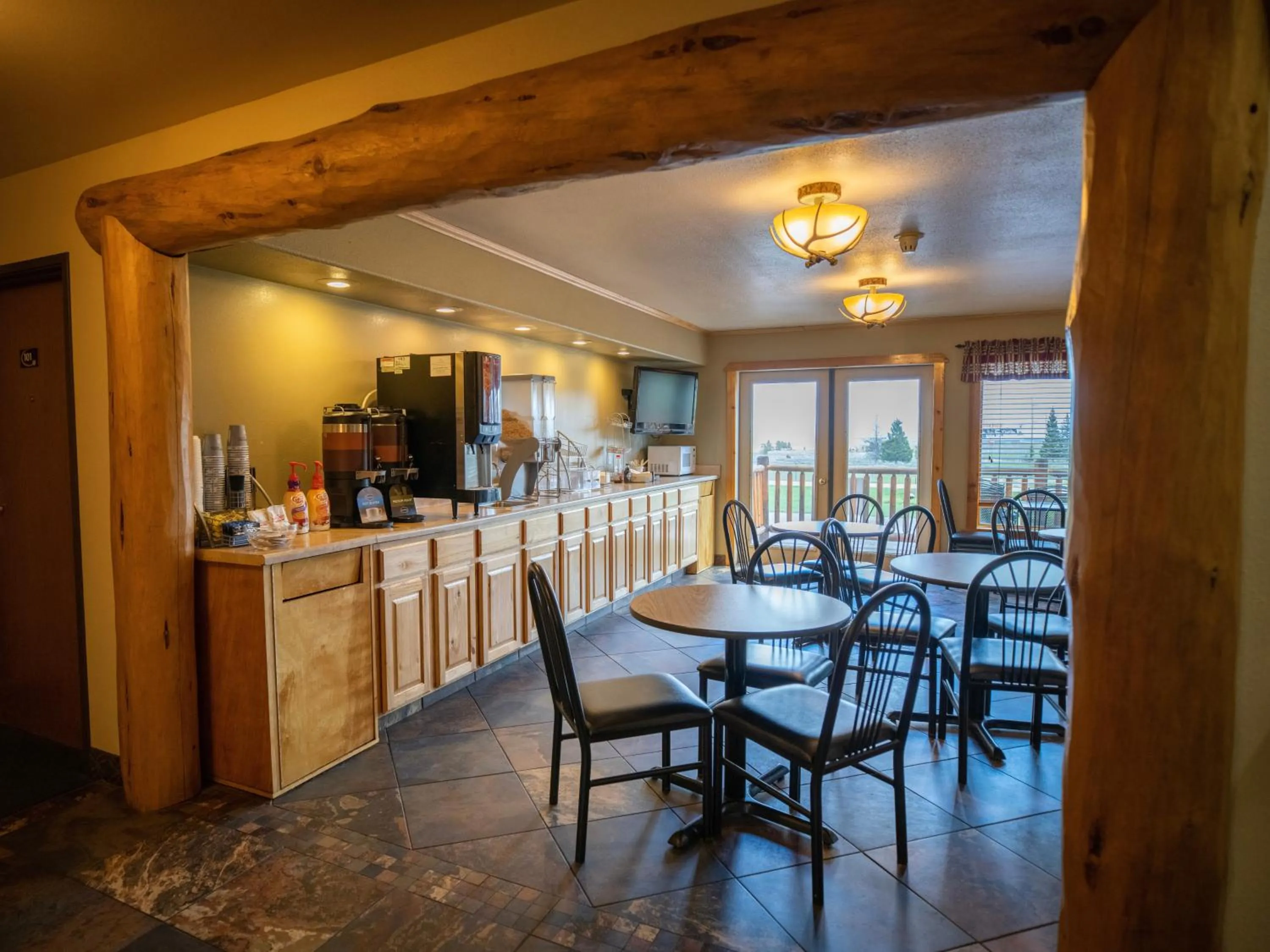 Breakfast, Restaurant/Places to Eat in Super 8 by Wyndham West Yellowstone