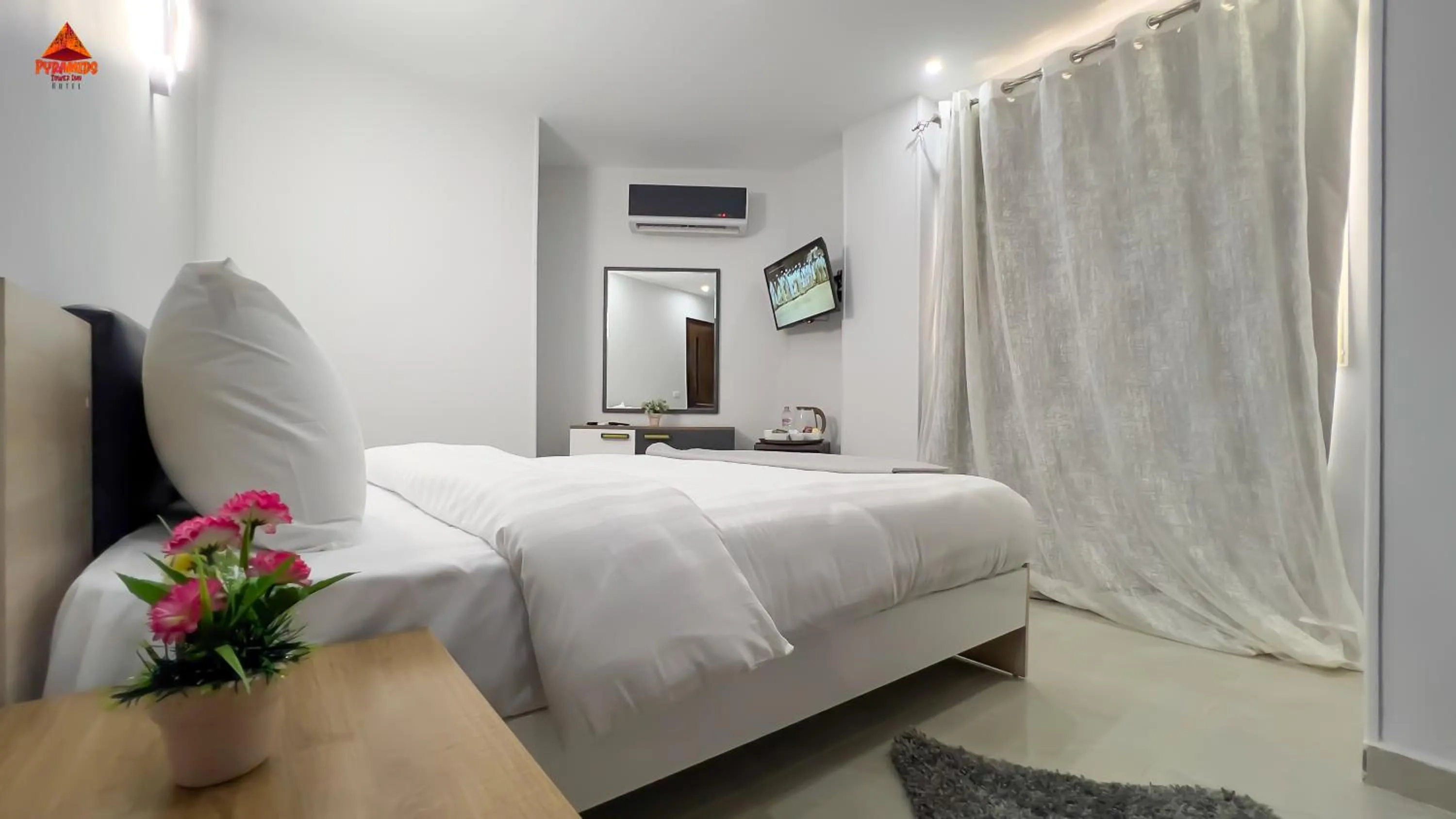 Bed in pyramids tower view inn