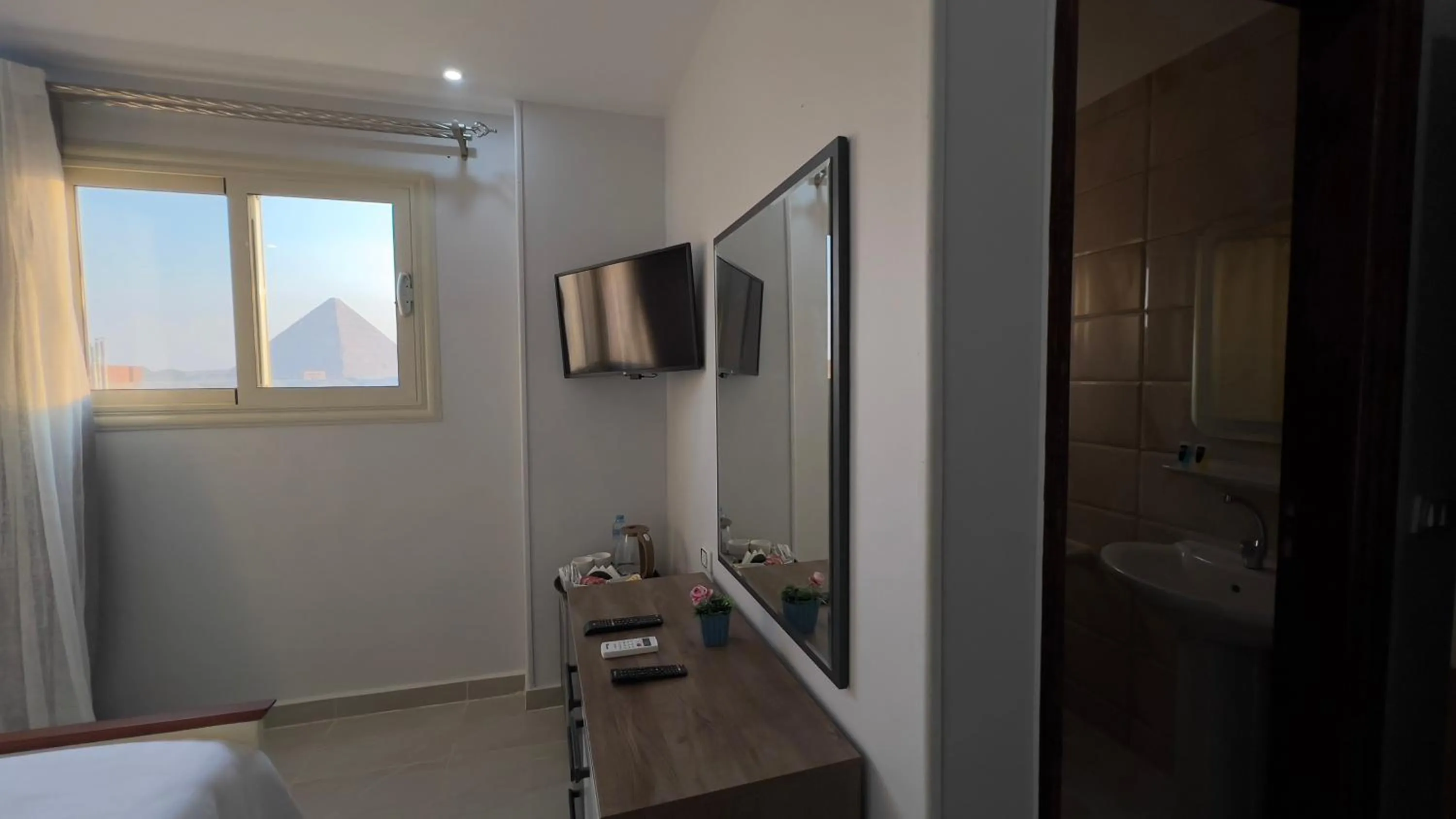 TV and multimedia, Bed in pyramids tower view inn