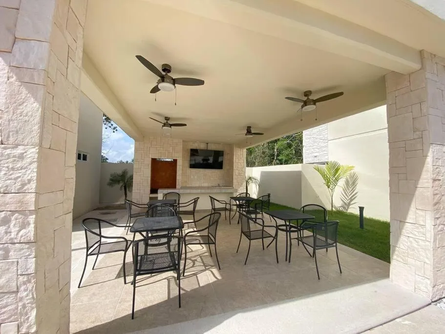 Communal lounge/ TV room in Frida's Rooftop