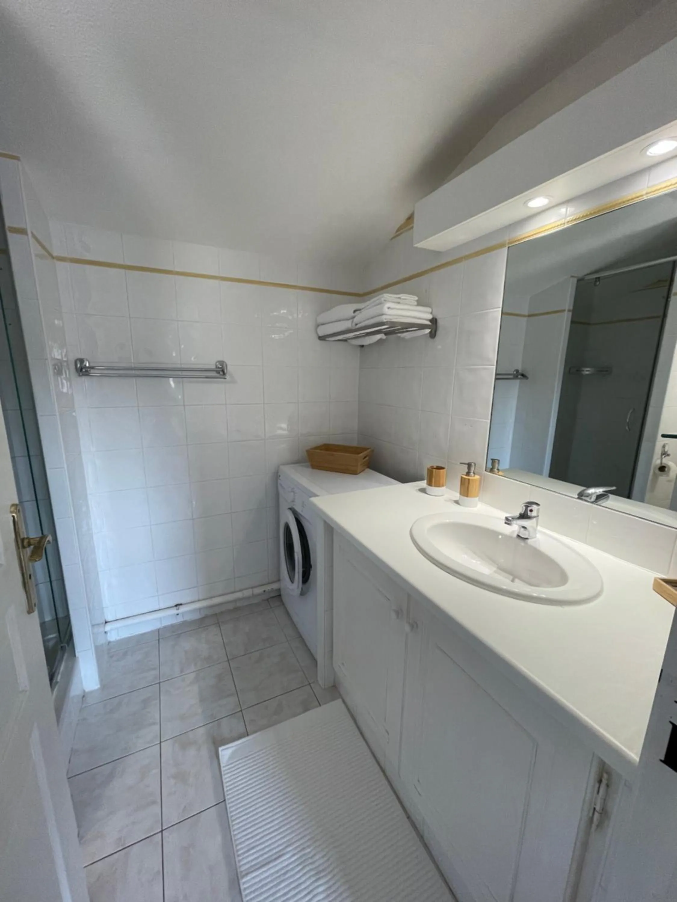 Bathroom in Appartement avec piscine