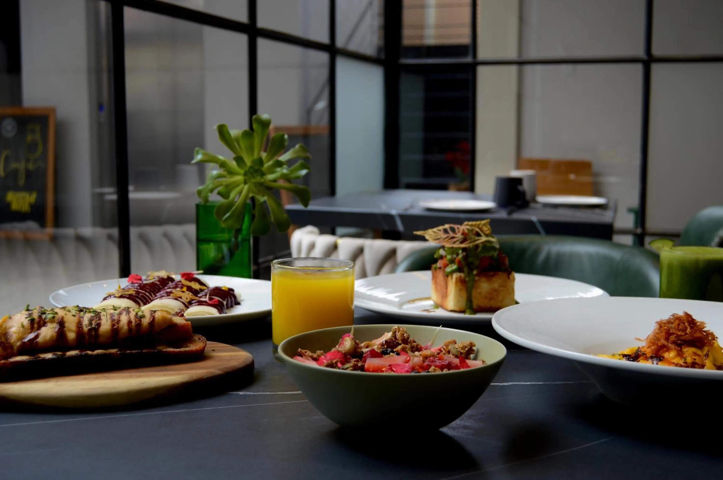 Restaurant/places to eat in Hotel Brecha