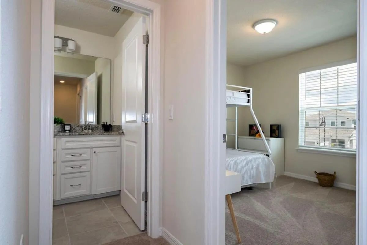 Bed in Stunning 5Bd w Pool at Windsor Island Resort 3814