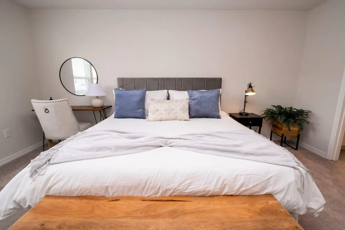 Bed in Stunning 5Bd w Pool at Windsor Island Resort 3814