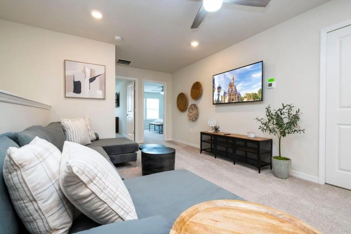 Stunning 5Bd w Pool at Windsor Island Resort 3814