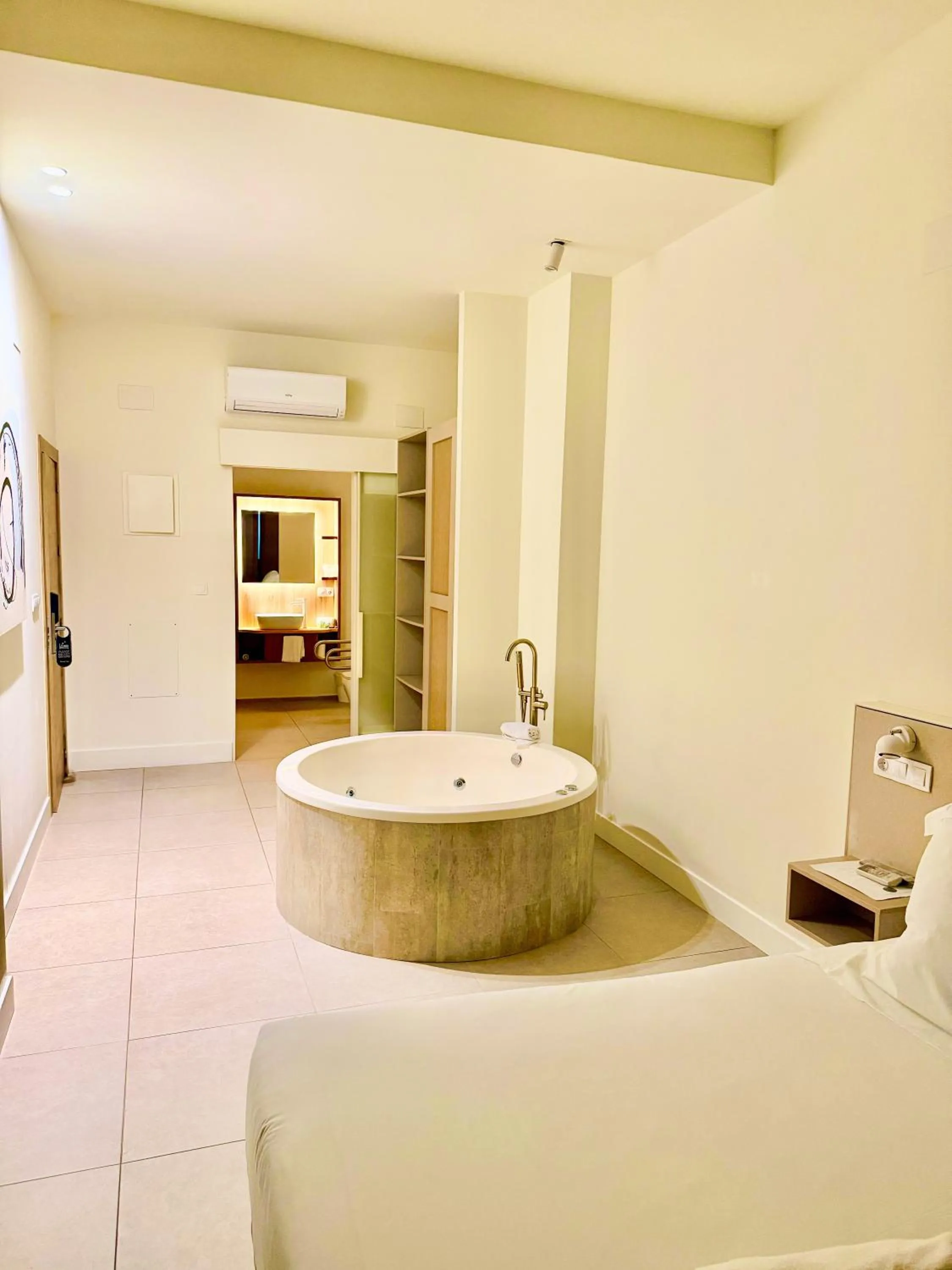 Hot Tub in Reina Victoria Velázquez