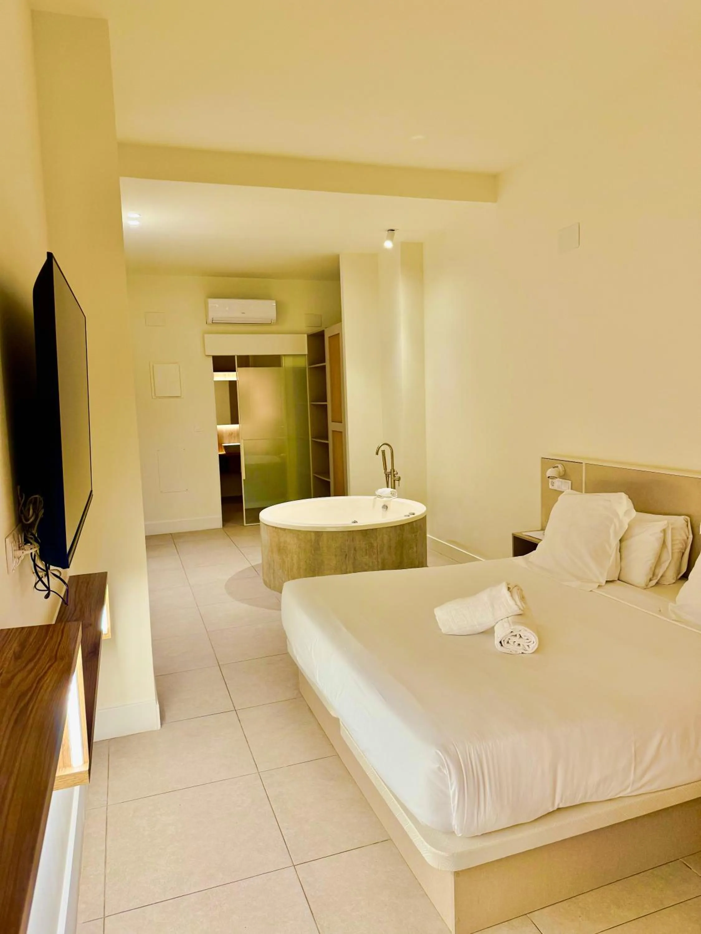 Bed in Reina Victoria Velázquez