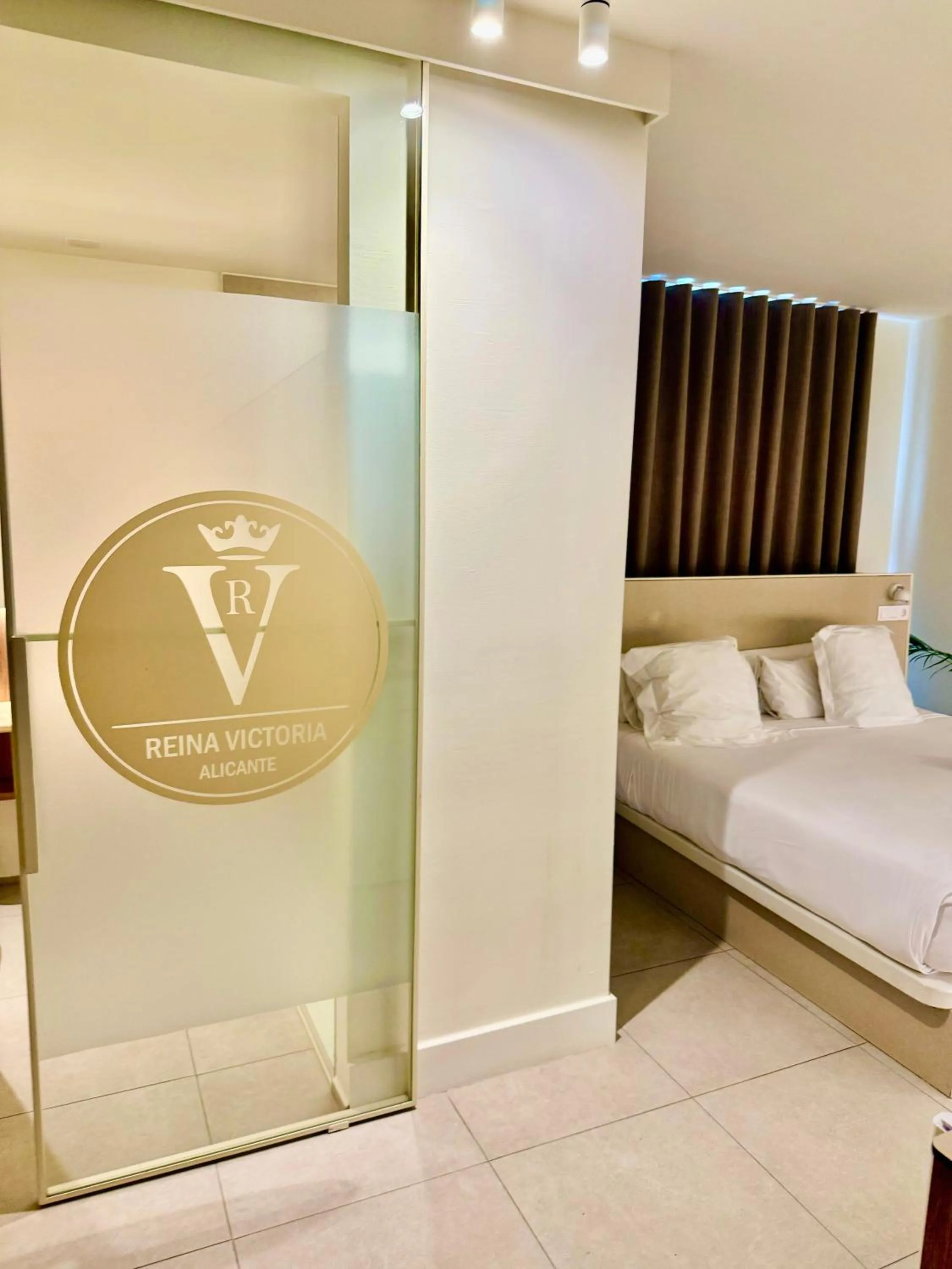 Bed in Reina Victoria Velázquez