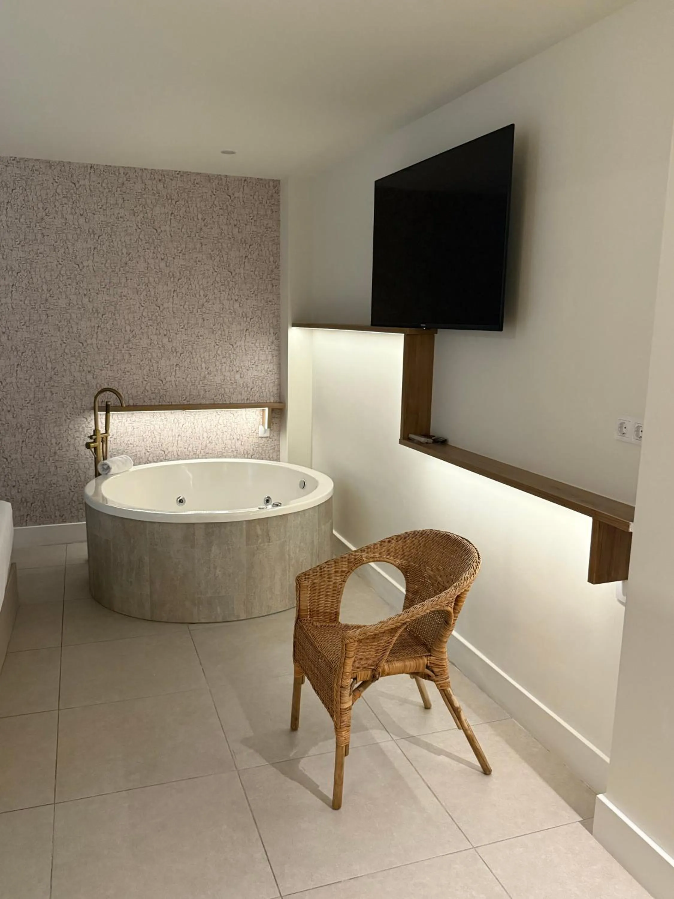 Hot Tub in Reina Victoria Velázquez