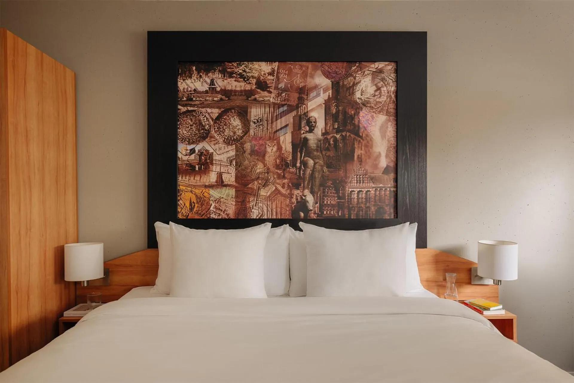 Bed in Leonardo Hotel Groningen City Center