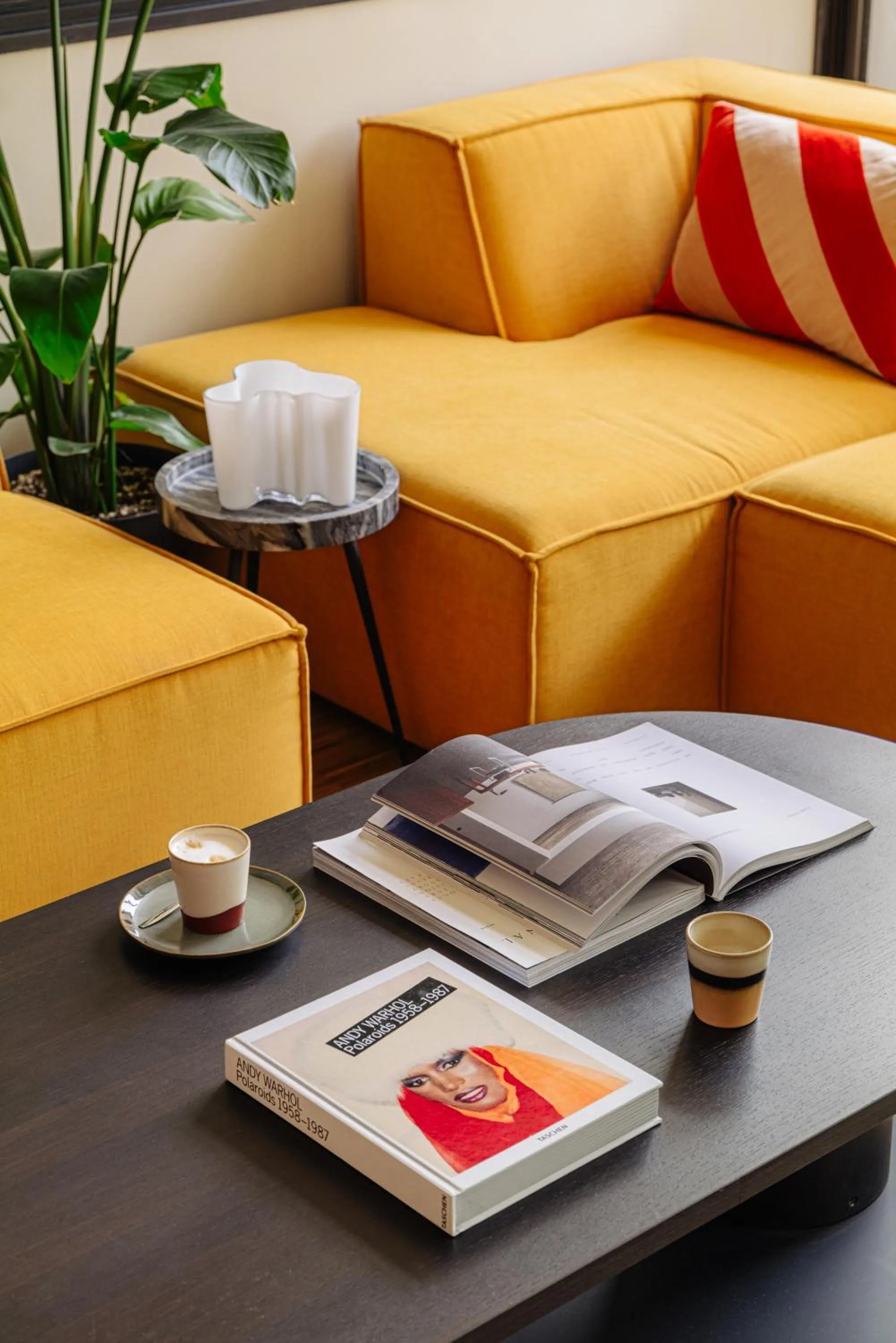 Seating area in Leonardo Hotel Groningen City Center