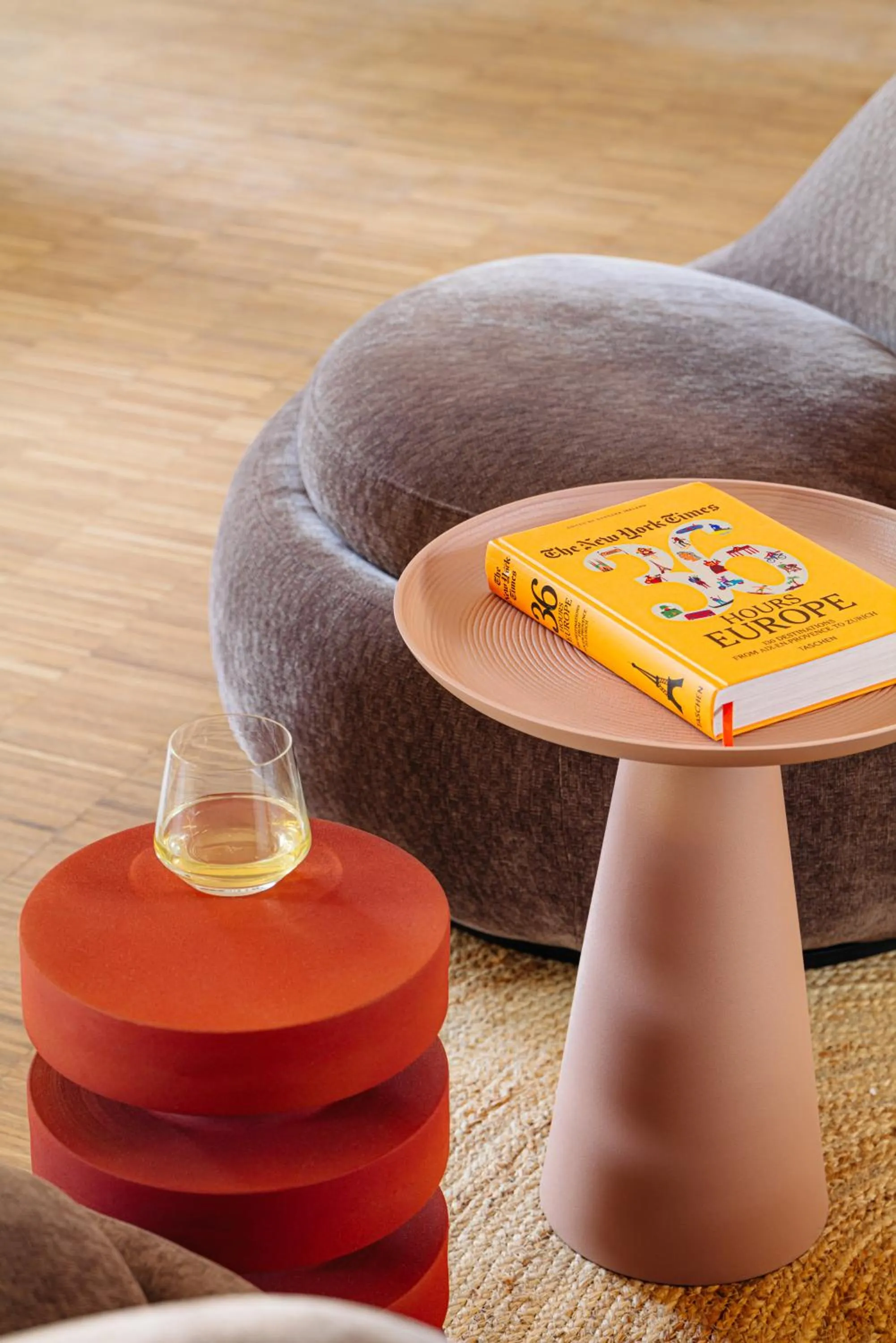 Seating area in Leonardo Hotel Groningen City Center