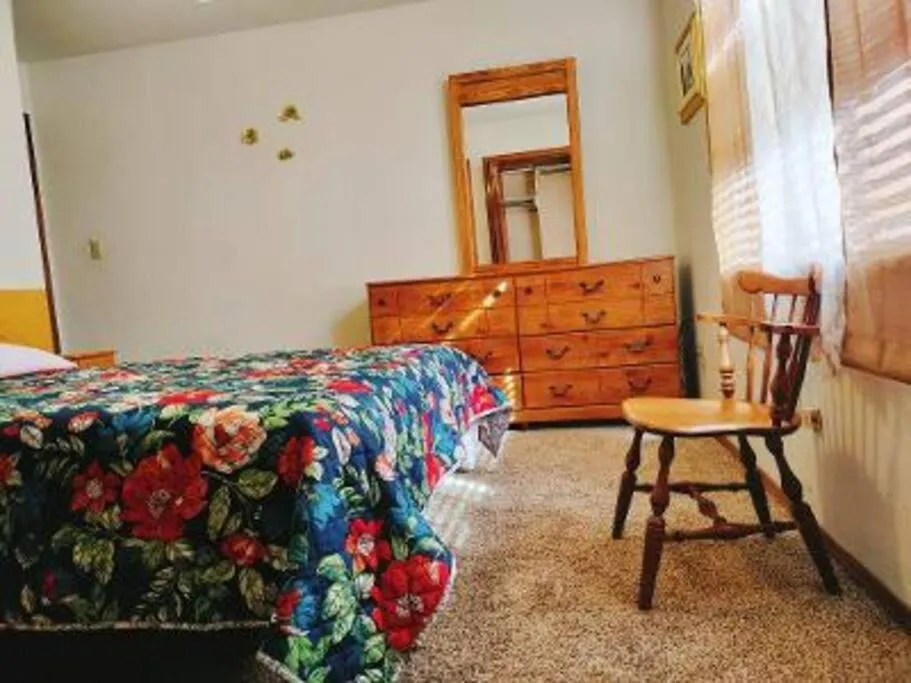 Golden Sunflower's Apt B