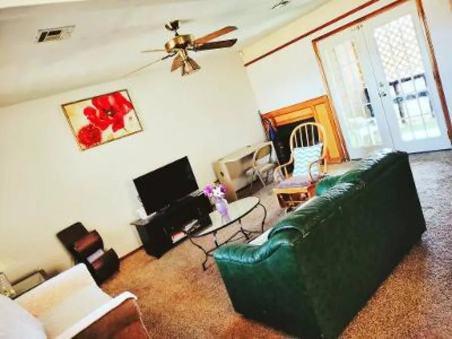 Golden Sunflower's Apt B